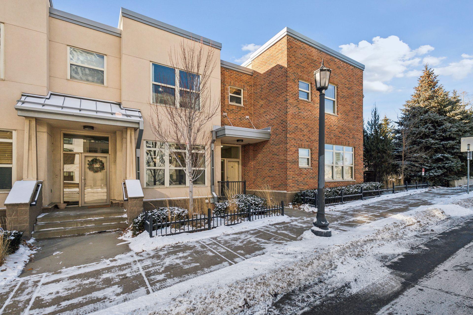 221 1st Avenue NE Unit: 36