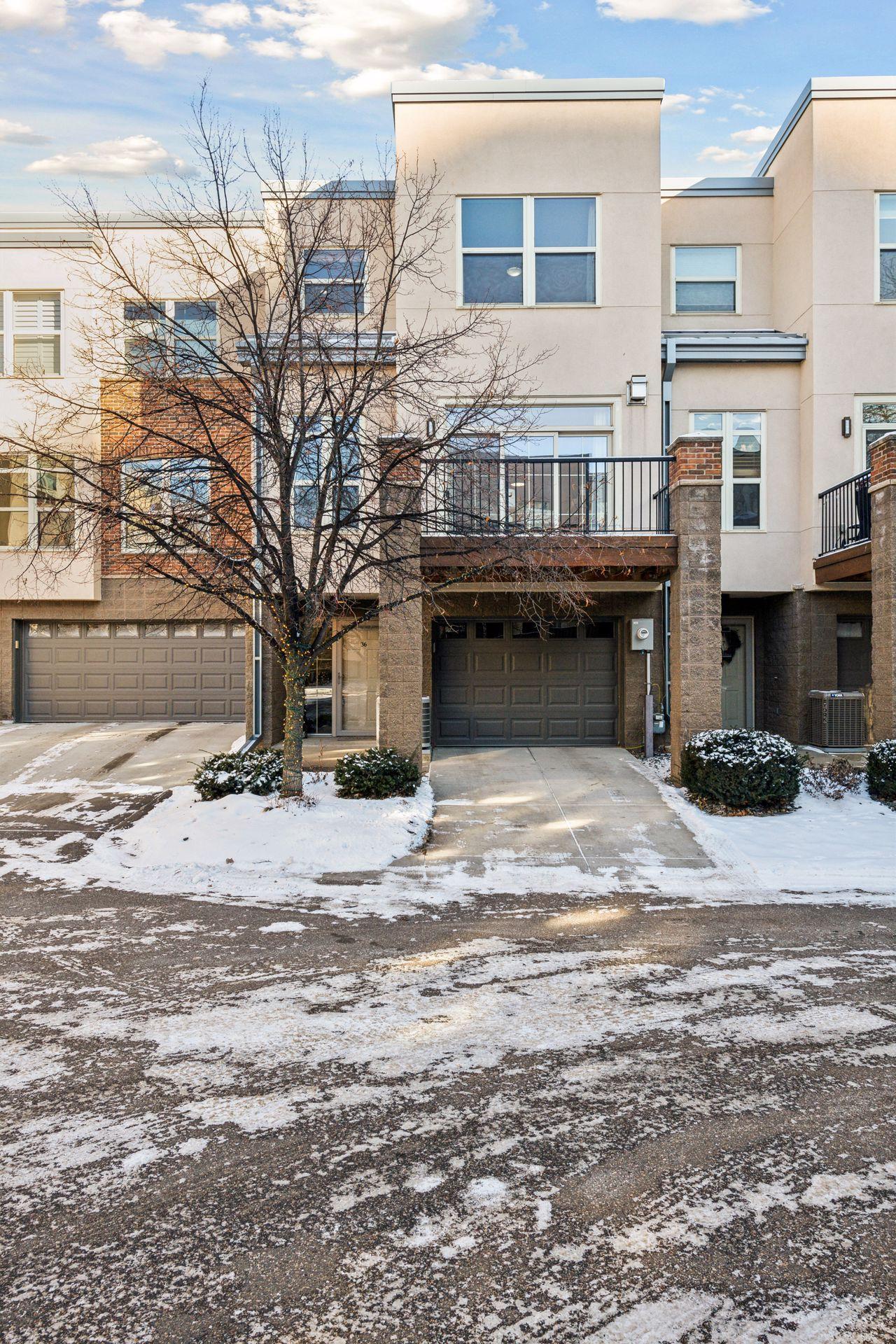 221 1st Avenue NE Unit: 36