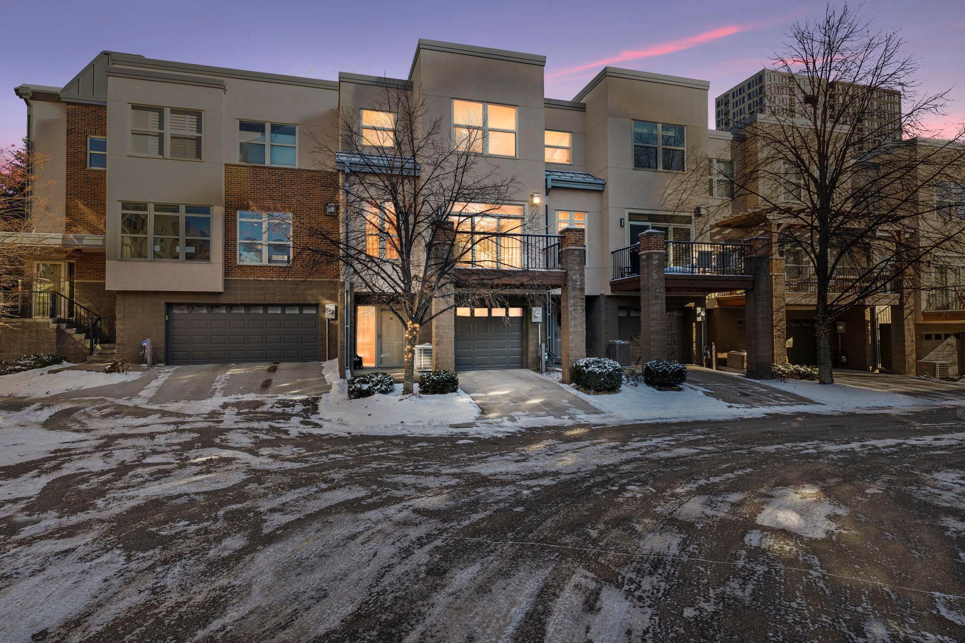 221 1st Avenue NE Unit: 36