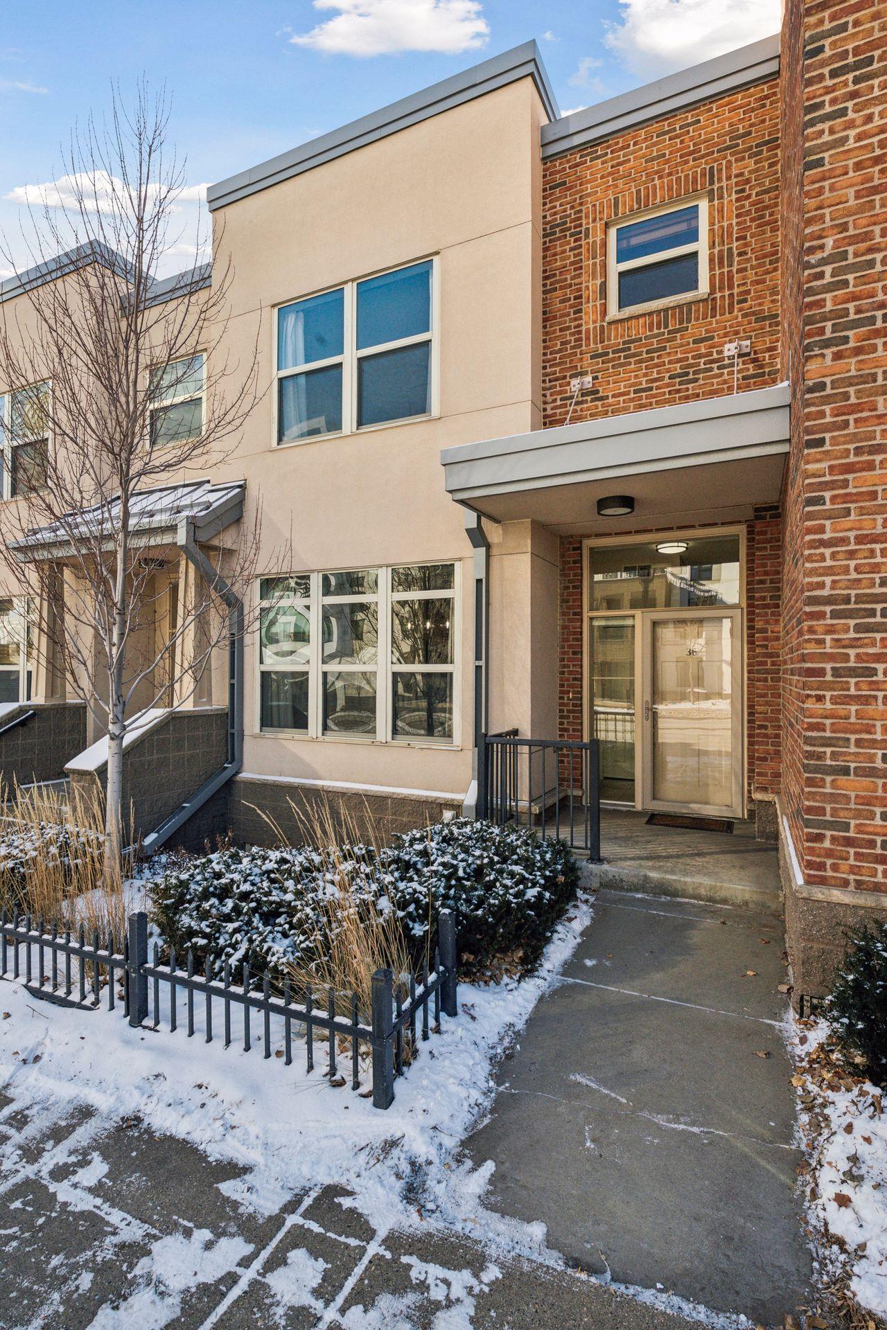 221 1st Avenue NE Unit: 36