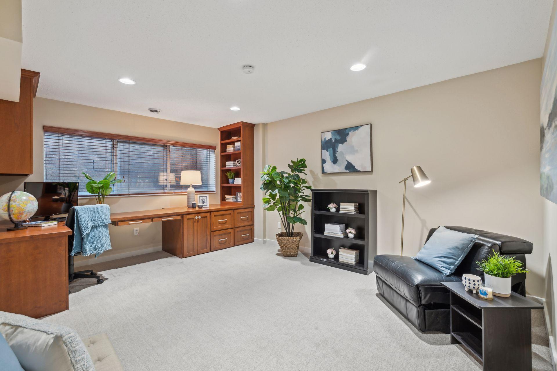 221 1st Avenue NE Unit: 36