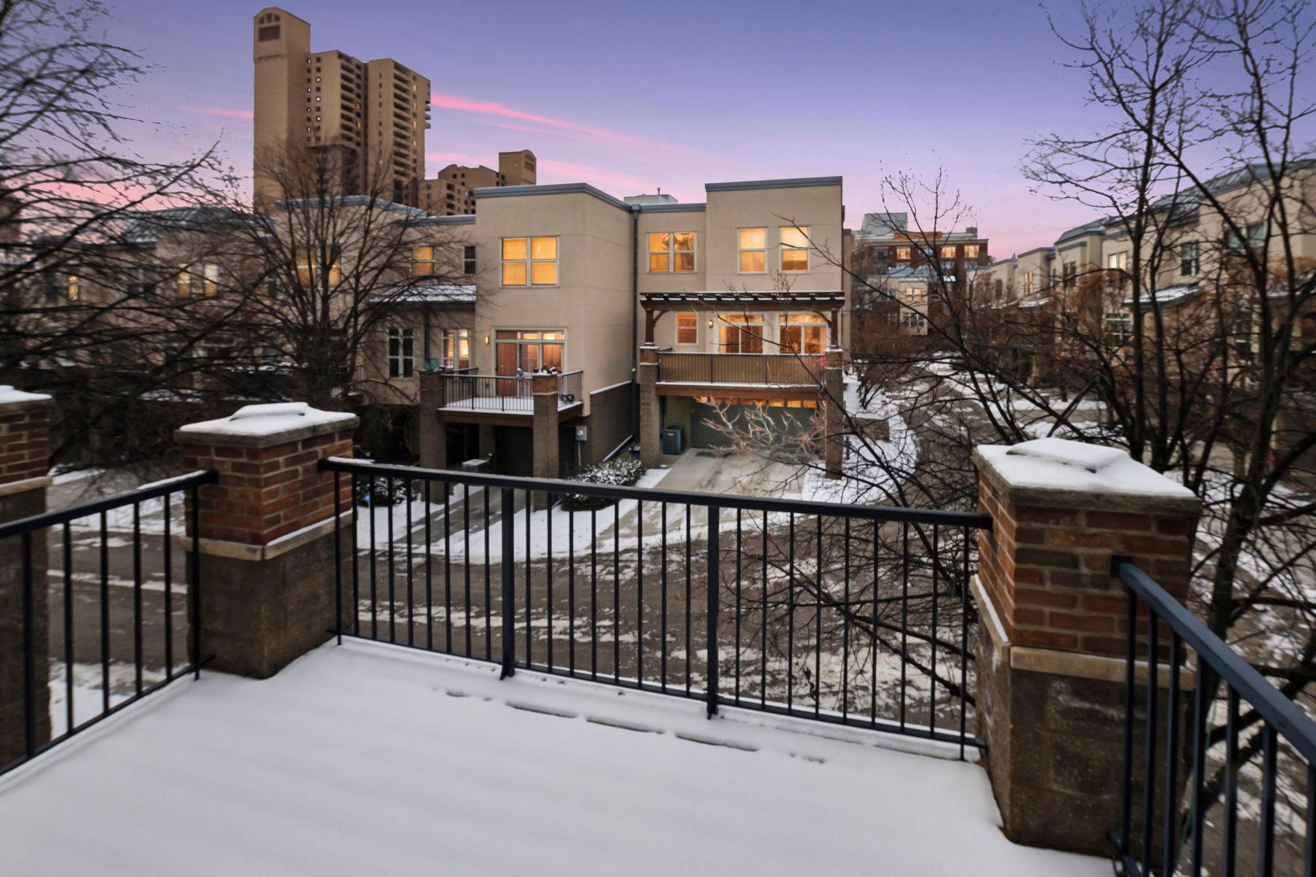 221 1st Avenue NE Unit: 36