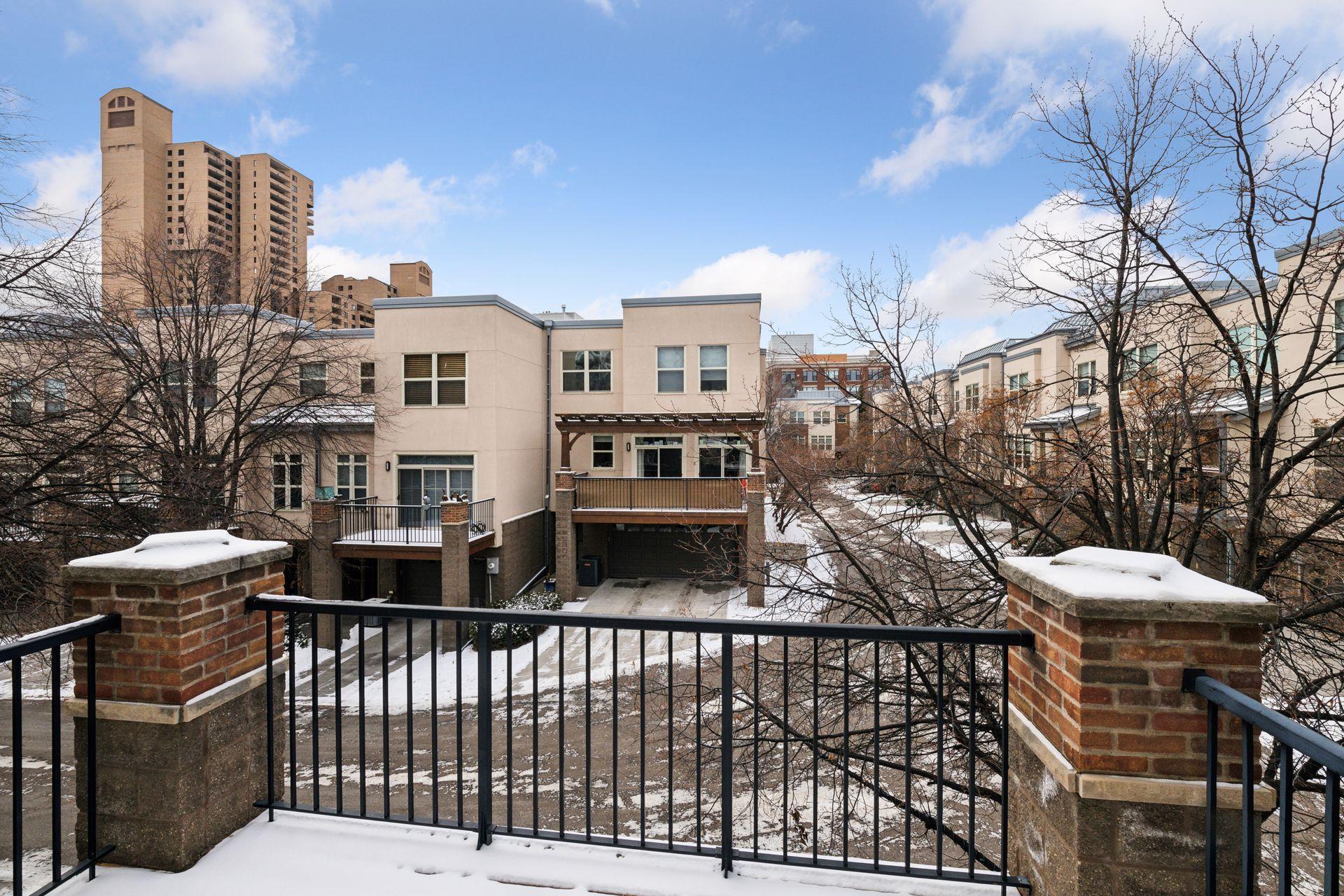 221 1st Avenue NE Unit: 36