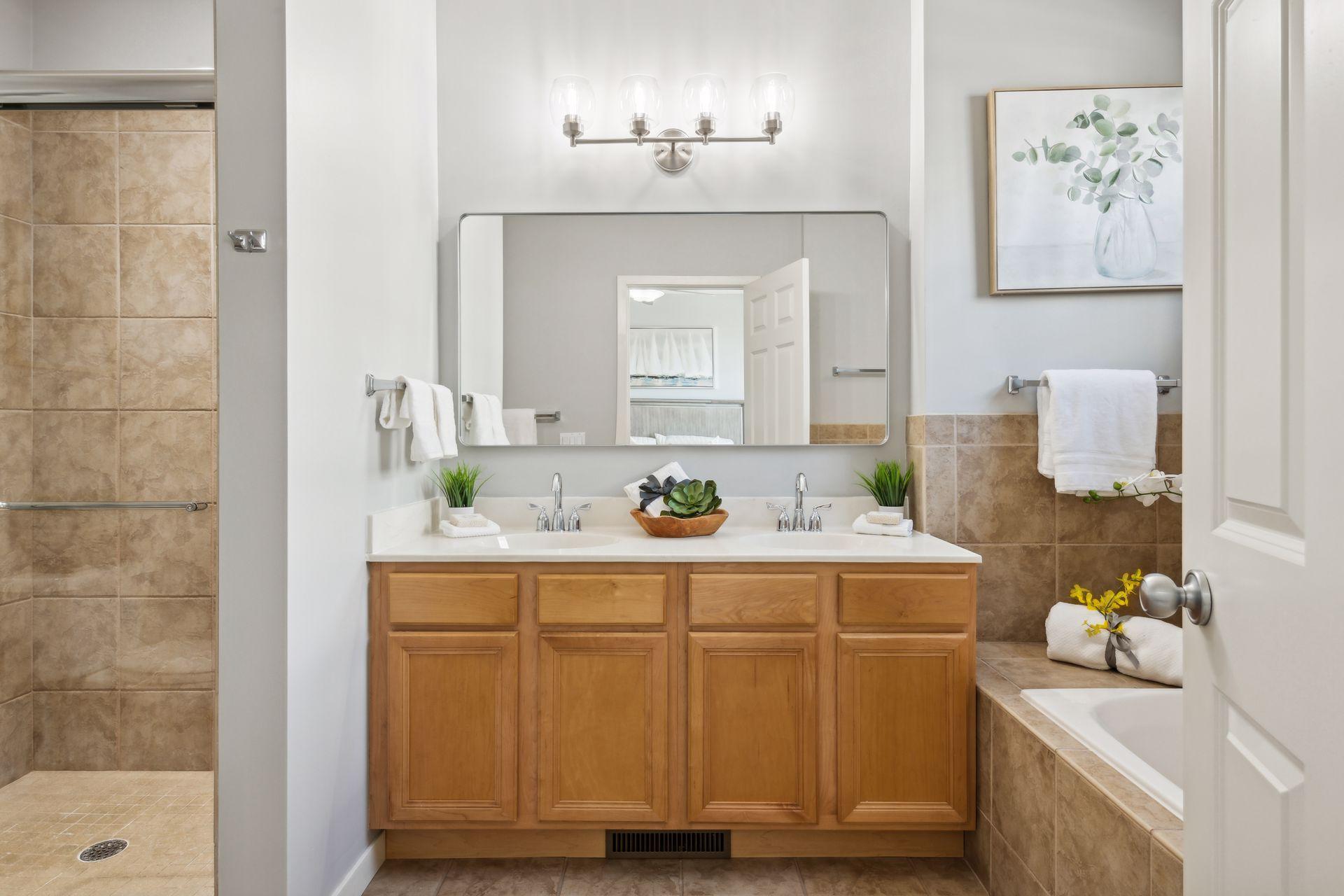 221 1st Avenue NE Unit: 36