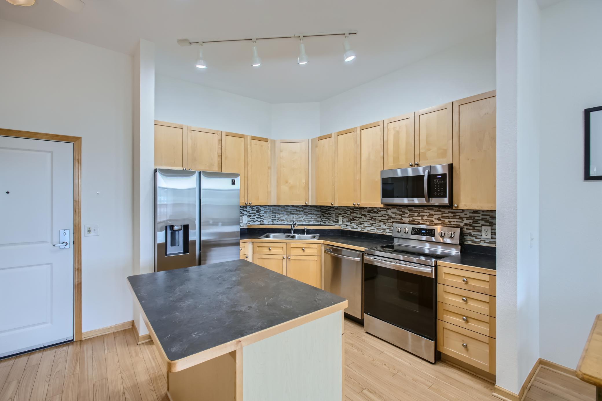 1800 Graham Avenue Unit: 415