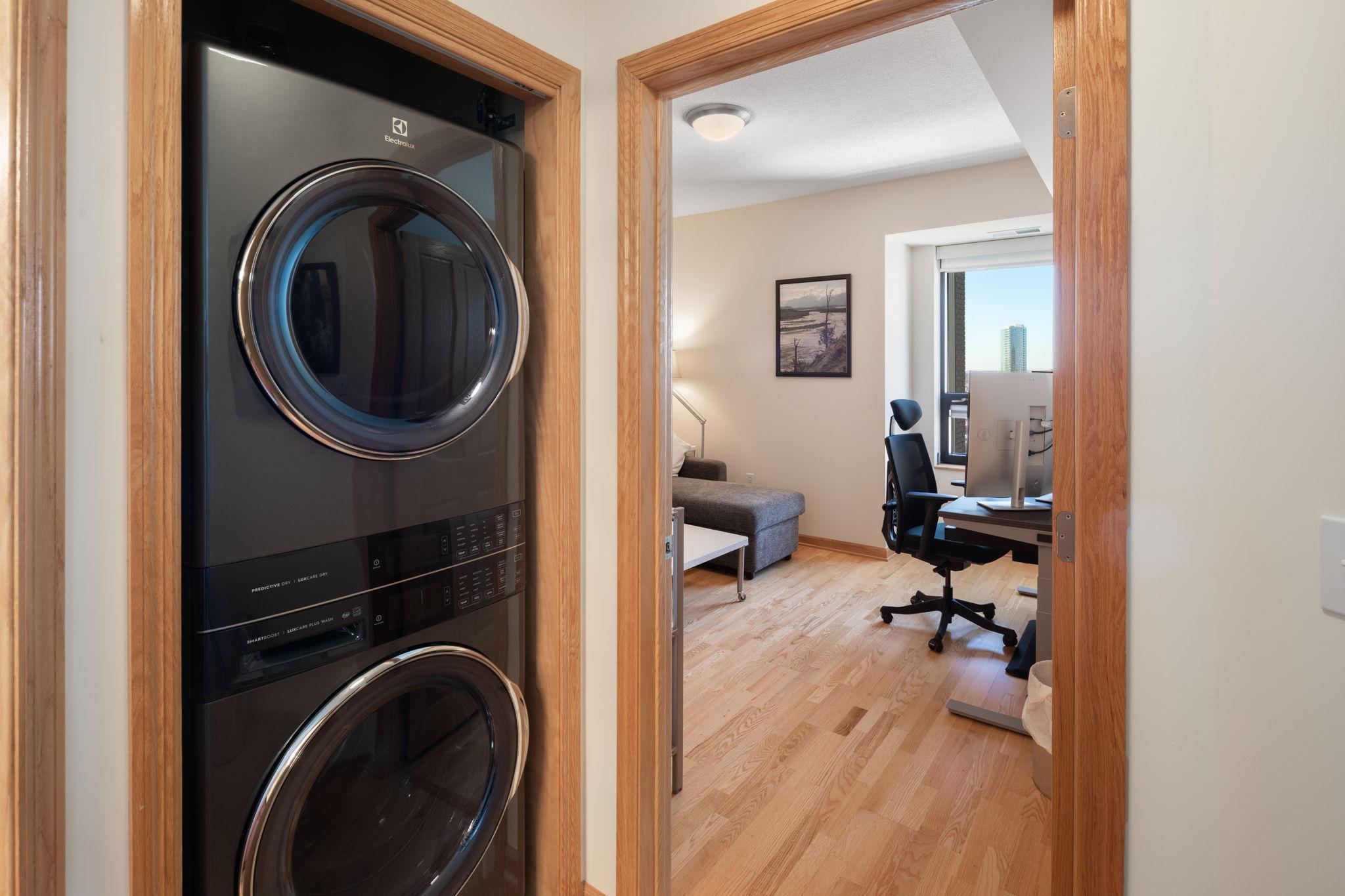 500 E Grant Street Unit: 1702