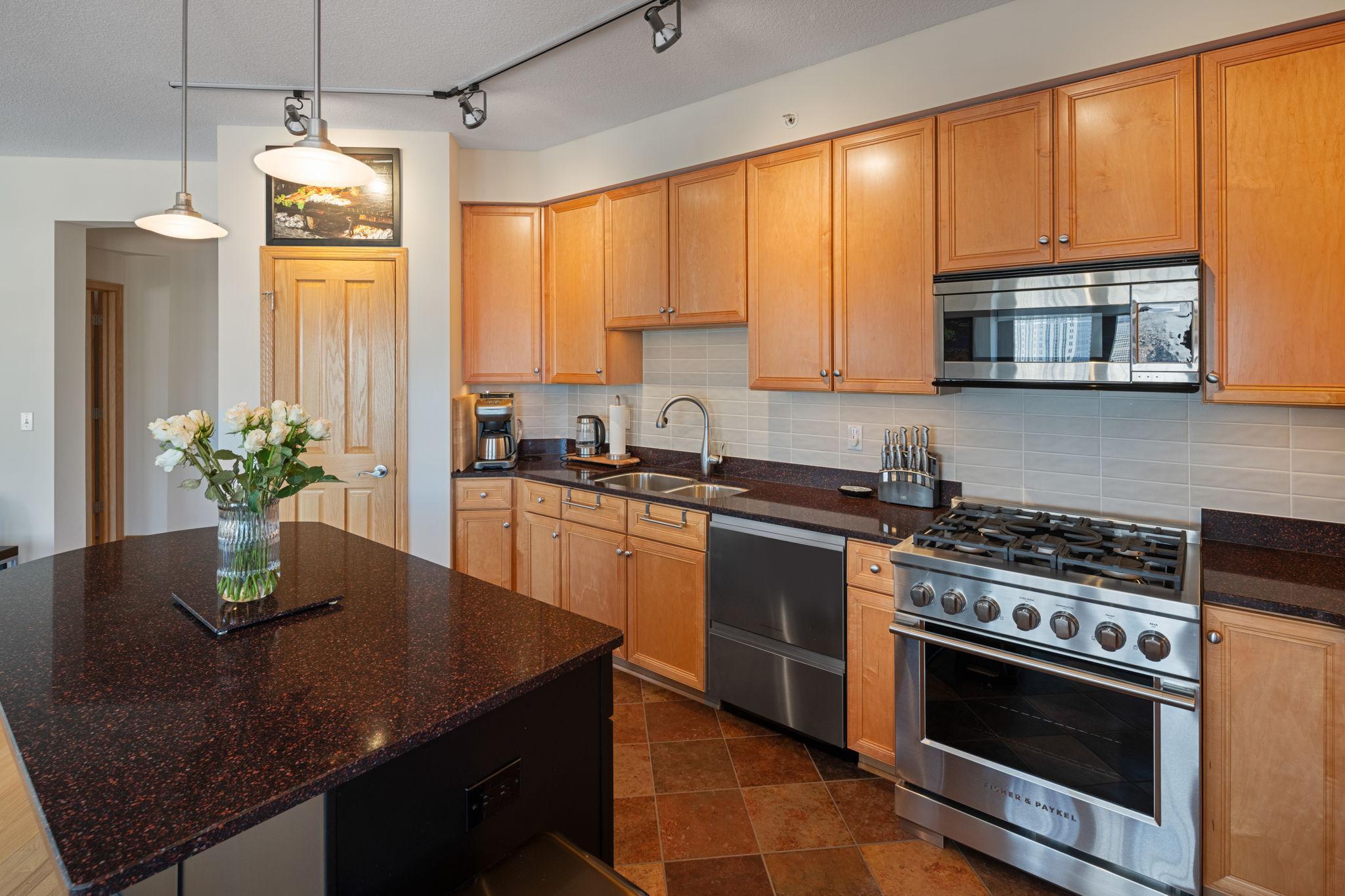 500 E Grant Street Unit: 1702