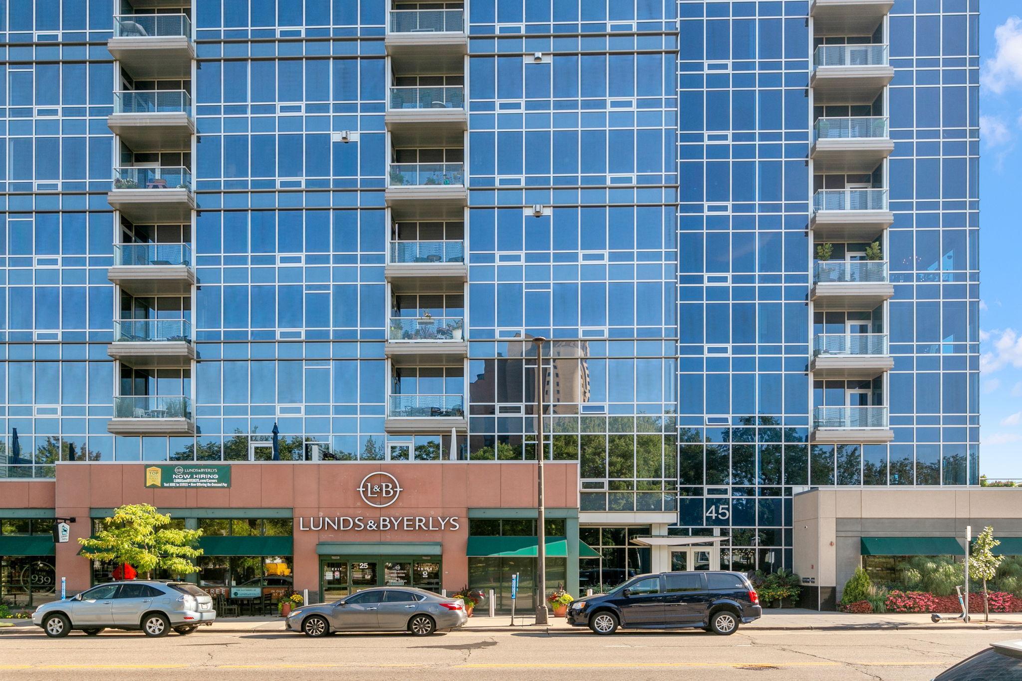 45 University Avenue SE Unit: 512