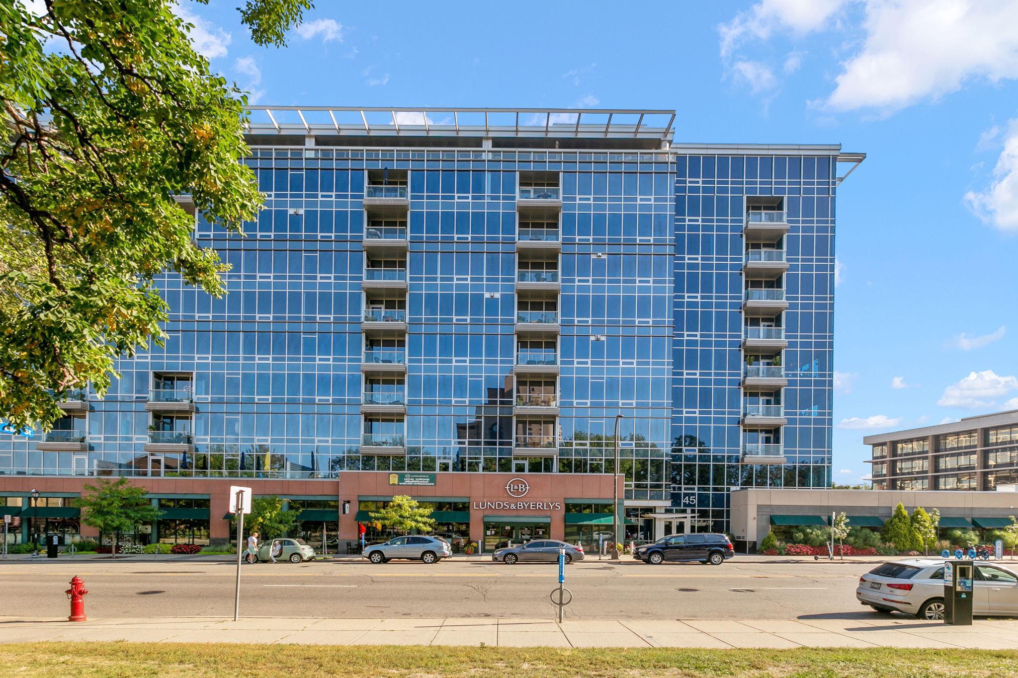 45 University Avenue SE Unit: 512