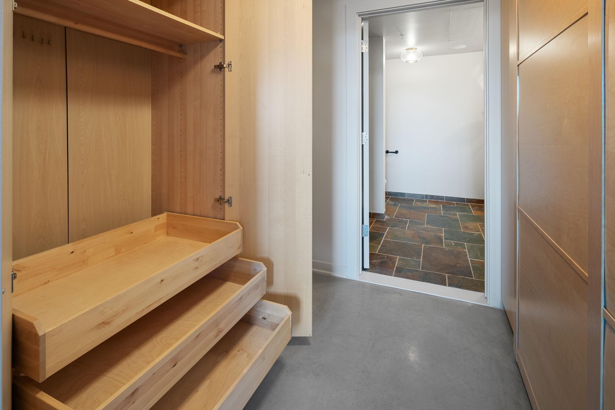 212 N 1st Street Unit: 207