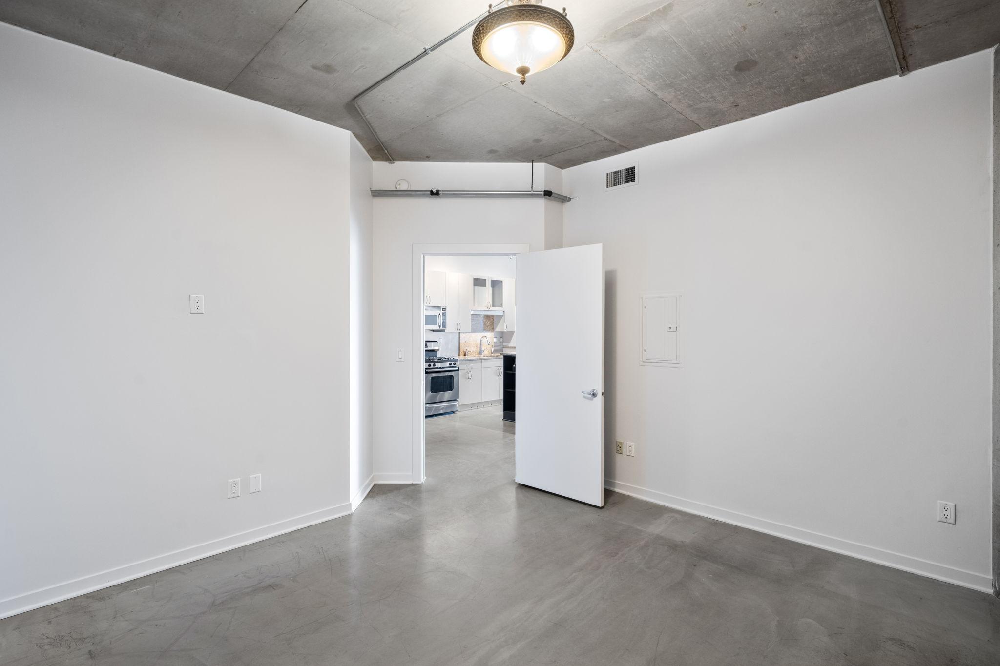 212 N 1st Street Unit: 207