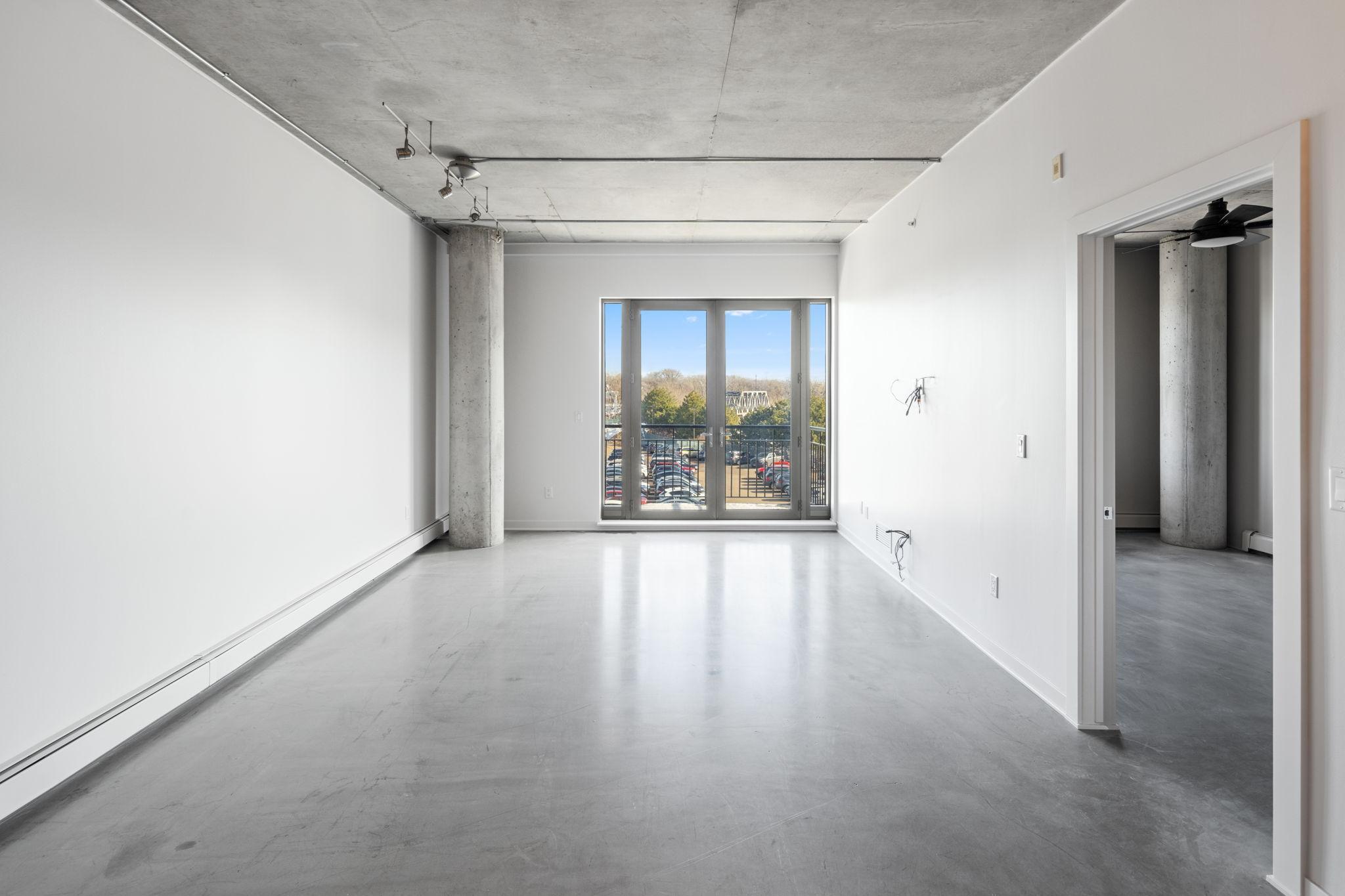 212 N 1st Street Unit: 207