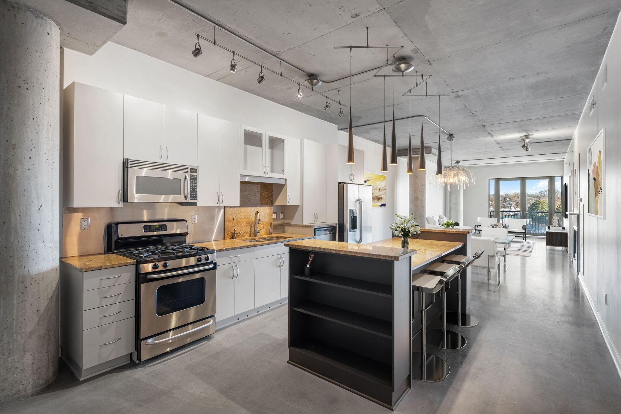 212 N 1st Street Unit: 207