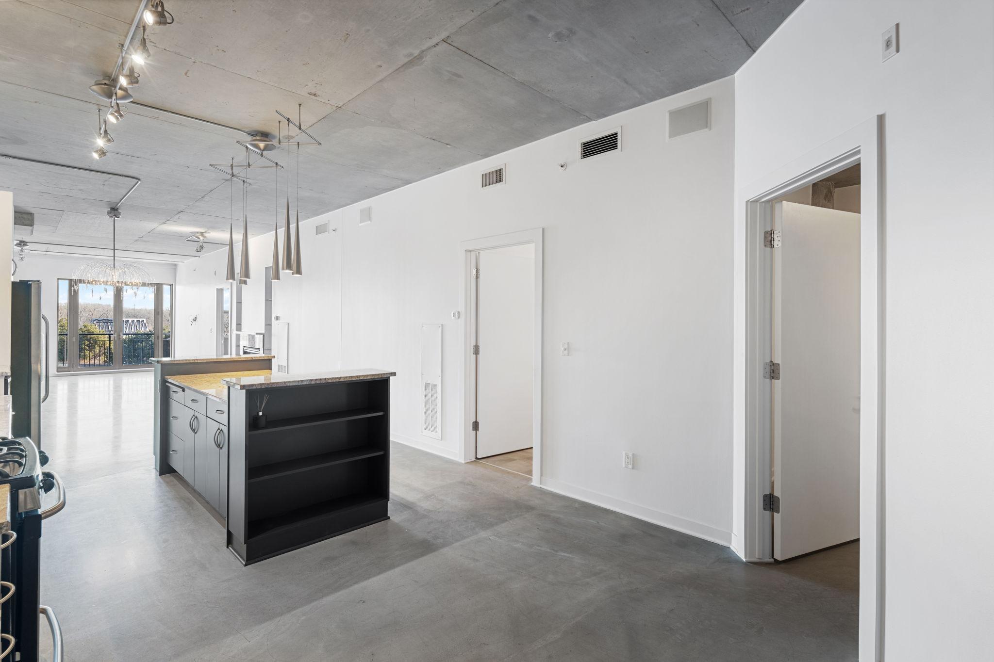 212 N 1st Street Unit: 207