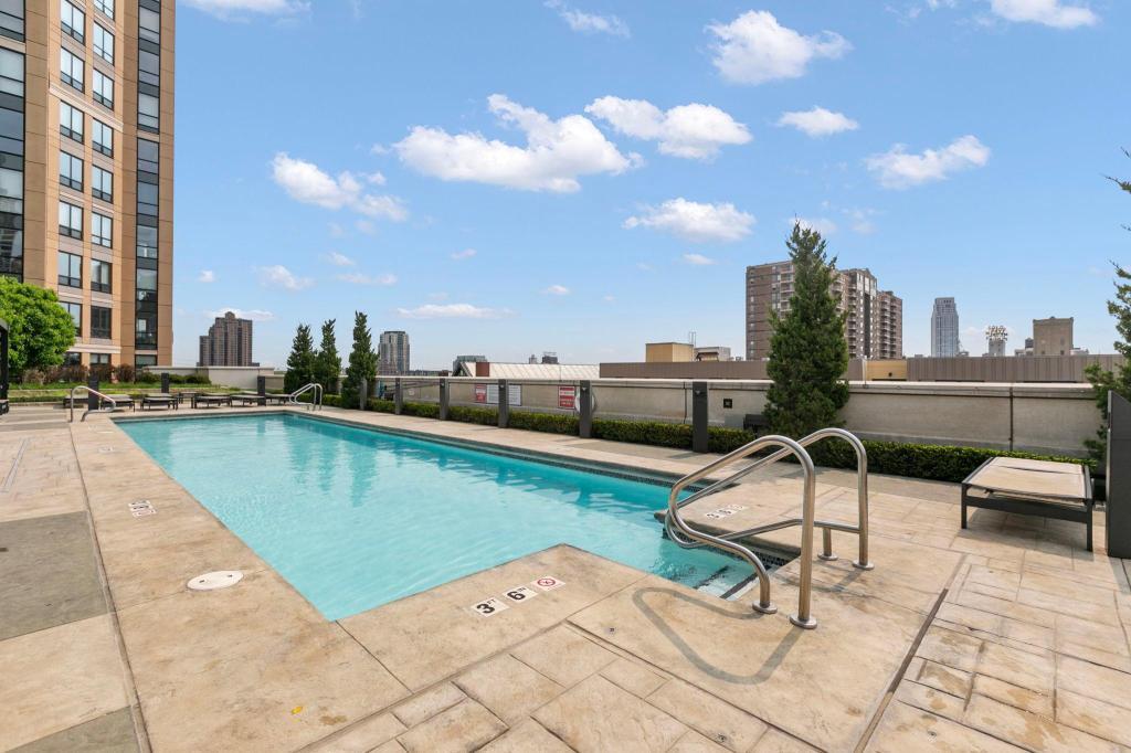 100 3rd Avenue S Unit: 1802