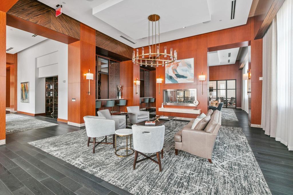 100 3rd Avenue S Unit: 1802