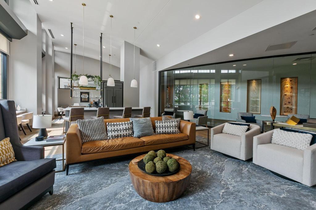 100 3rd Avenue S Unit: 1802