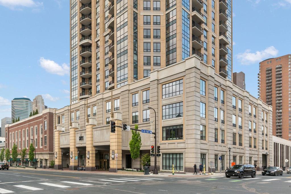 100 3rd Avenue S Unit: 1802