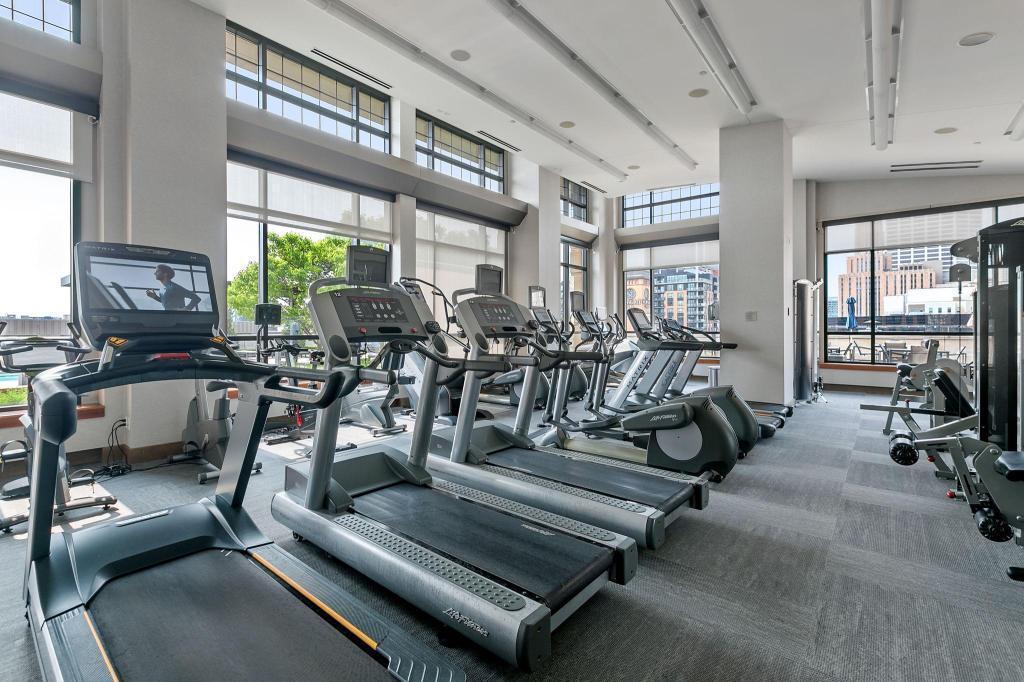 100 3rd Avenue S Unit: 1802