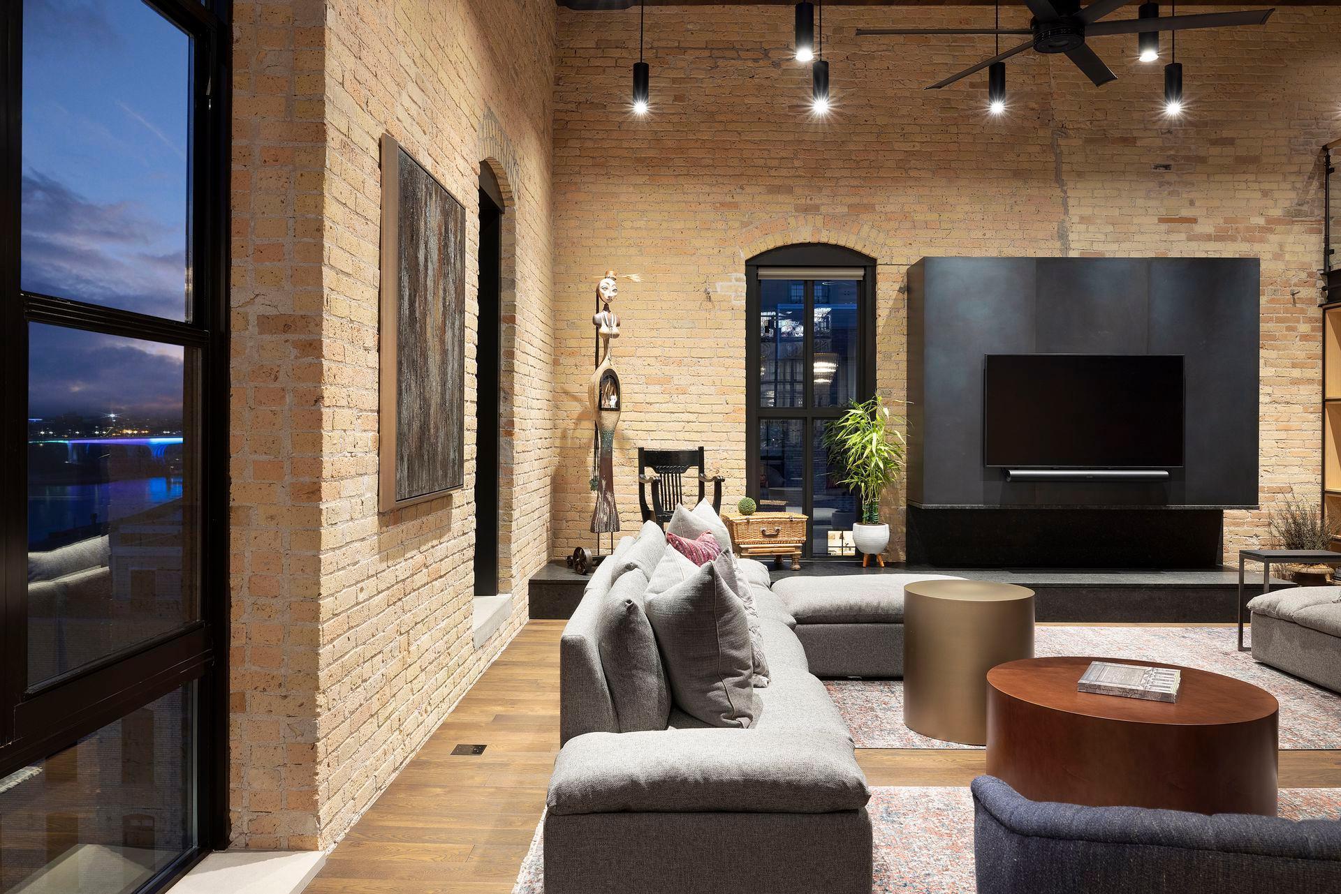 150 Portland Avenue Unit: 701