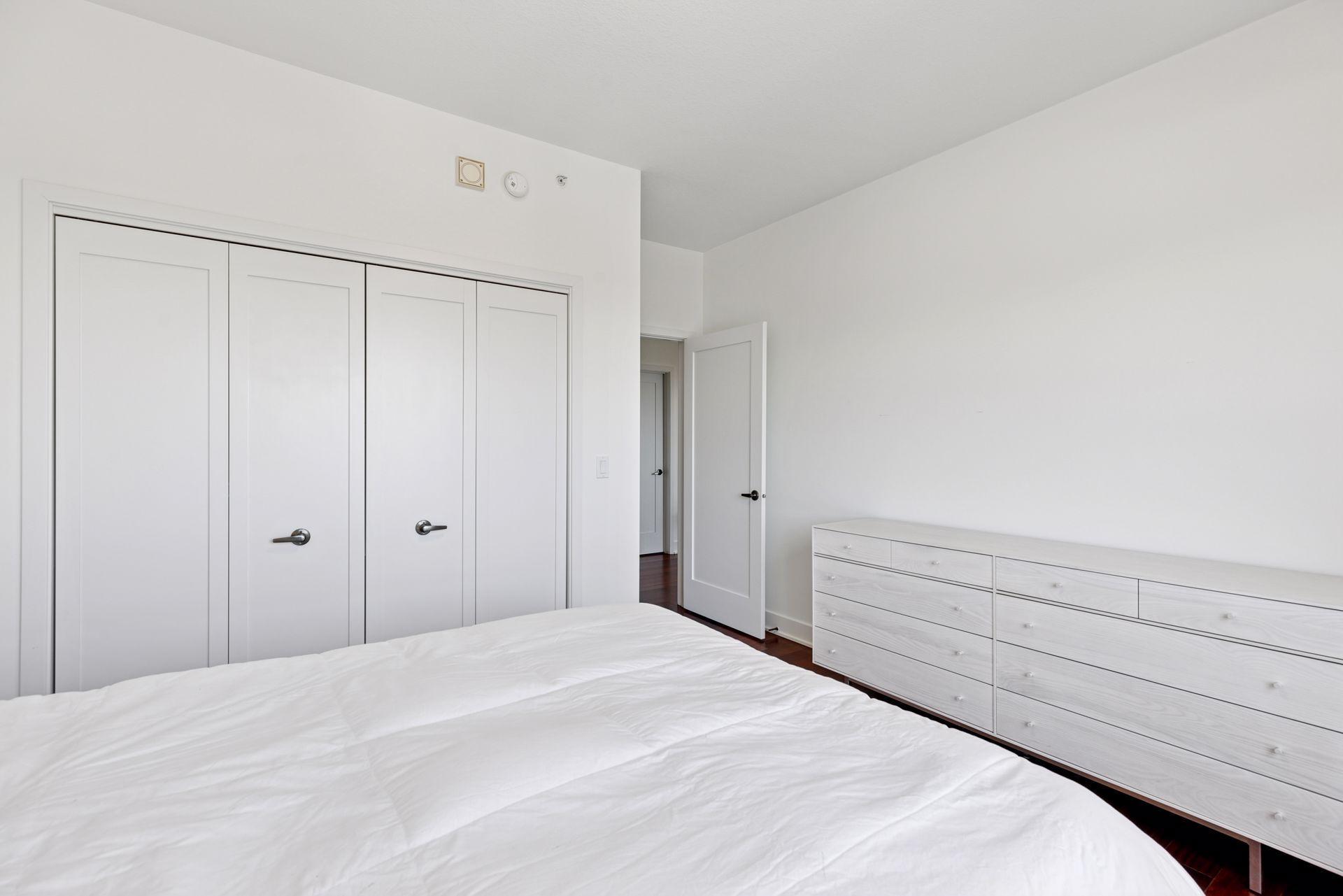 100 3rd Avenue S Unit: 1401