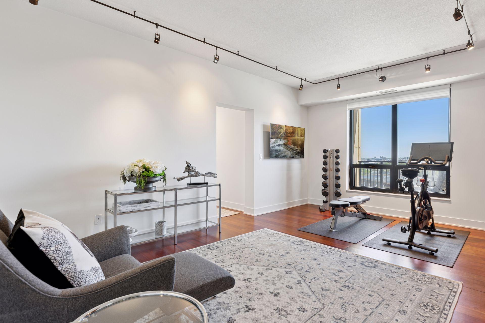 100 3rd Avenue S Unit: 1401