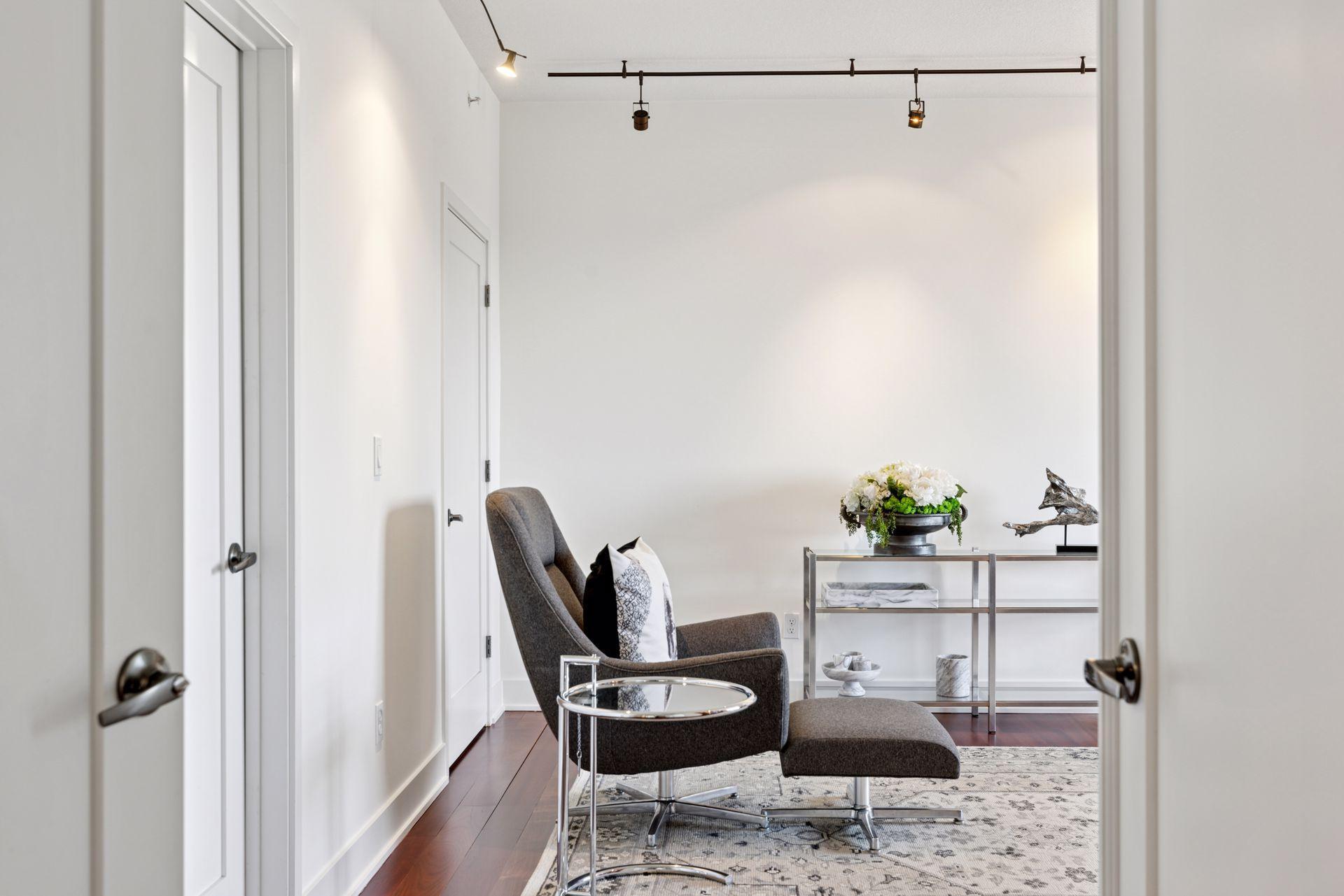 100 3rd Avenue S Unit: 1401