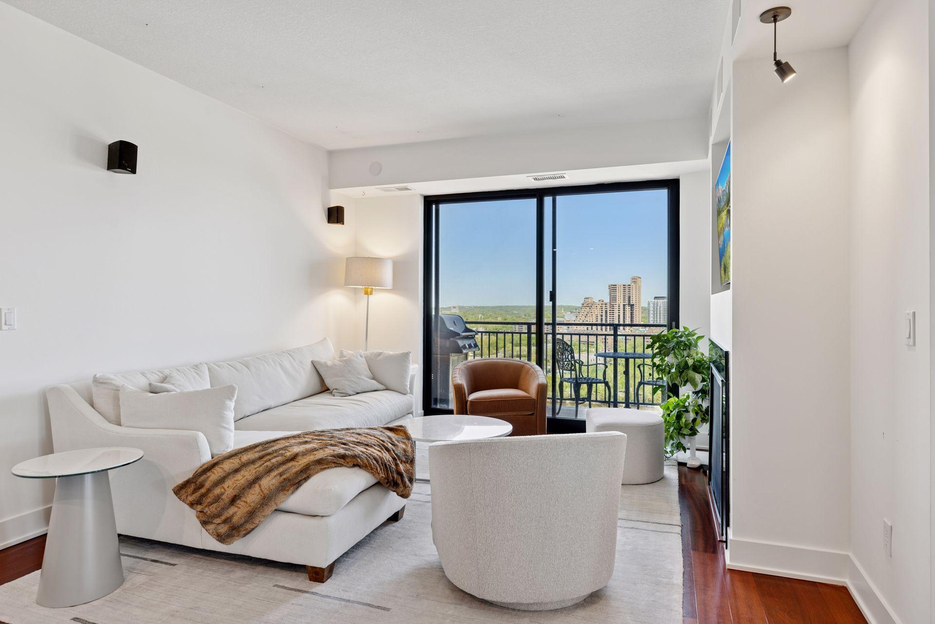 100 3rd Avenue S Unit: 1401