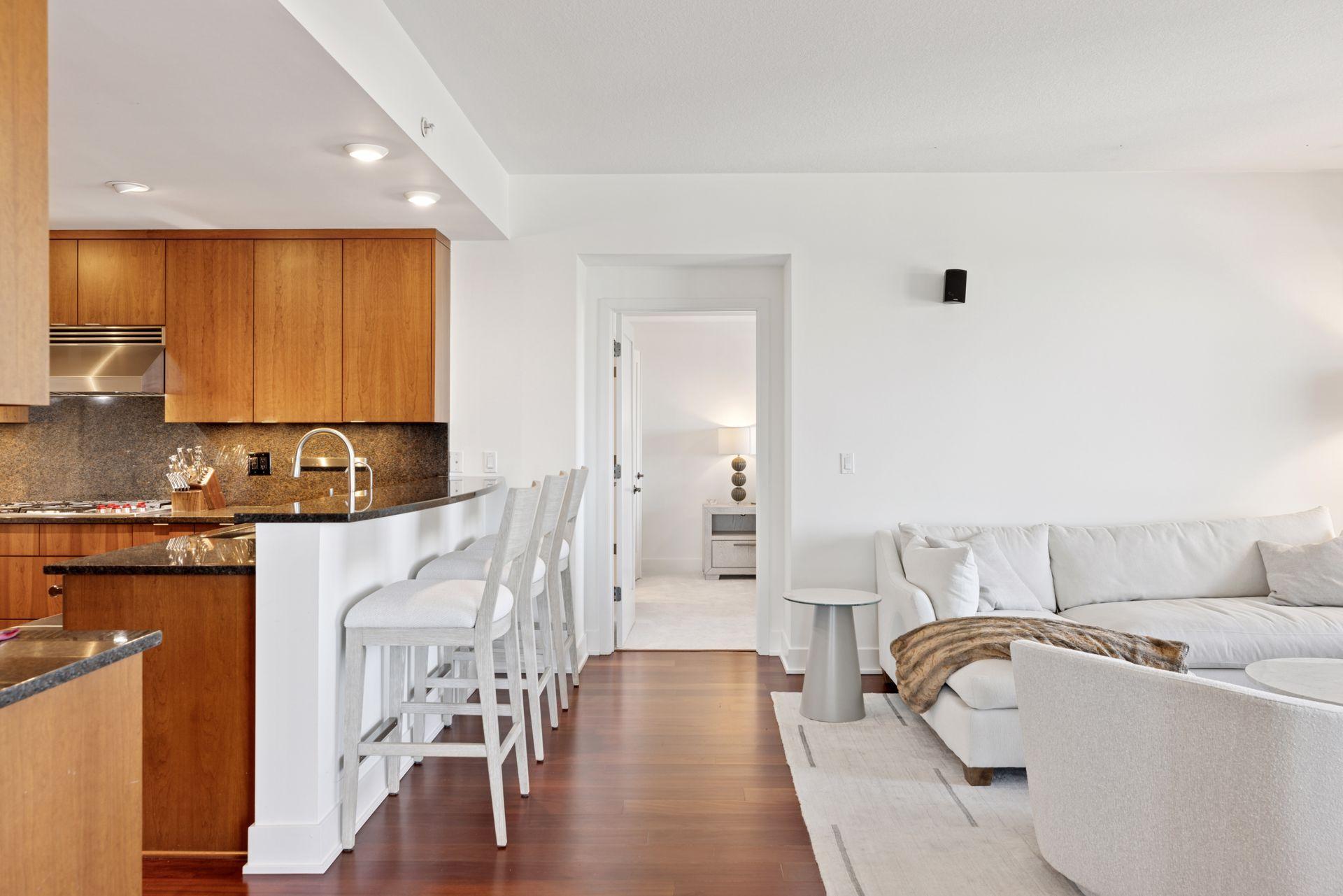 100 3rd Avenue S Unit: 1401