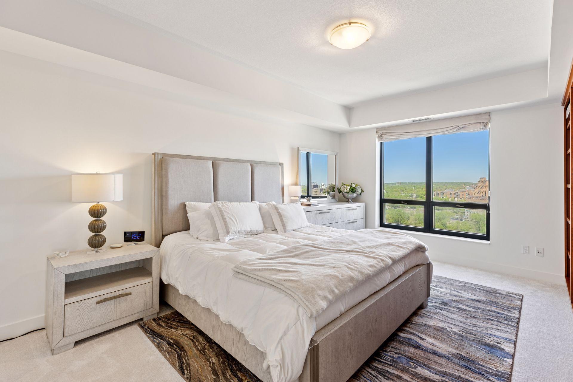 100 3rd Avenue S Unit: 1401