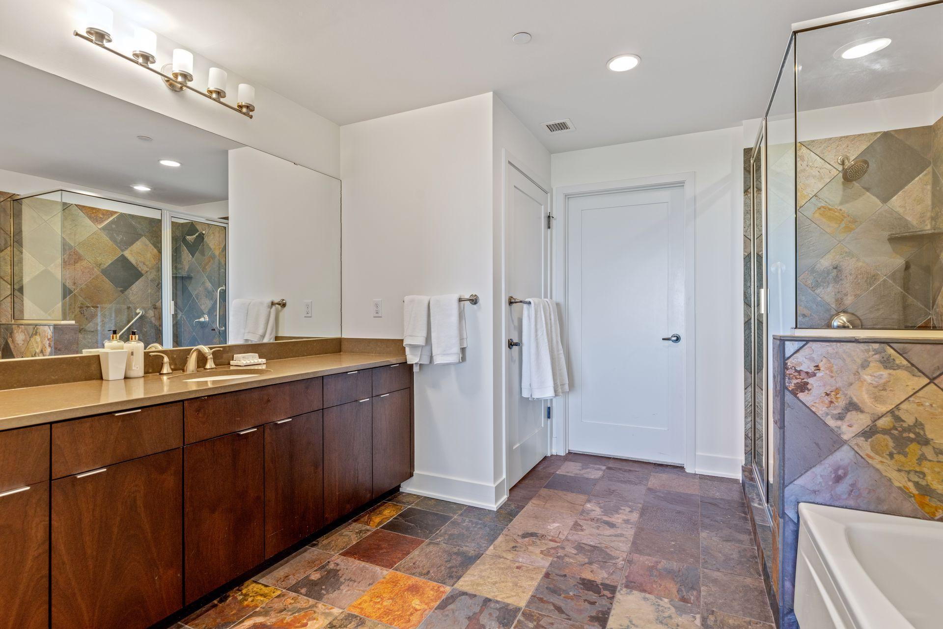 100 3rd Avenue S Unit: 1401