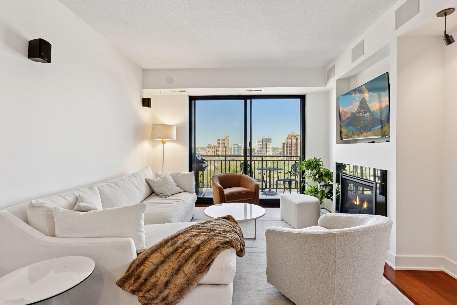 100 3rd Avenue S Unit: 1401
