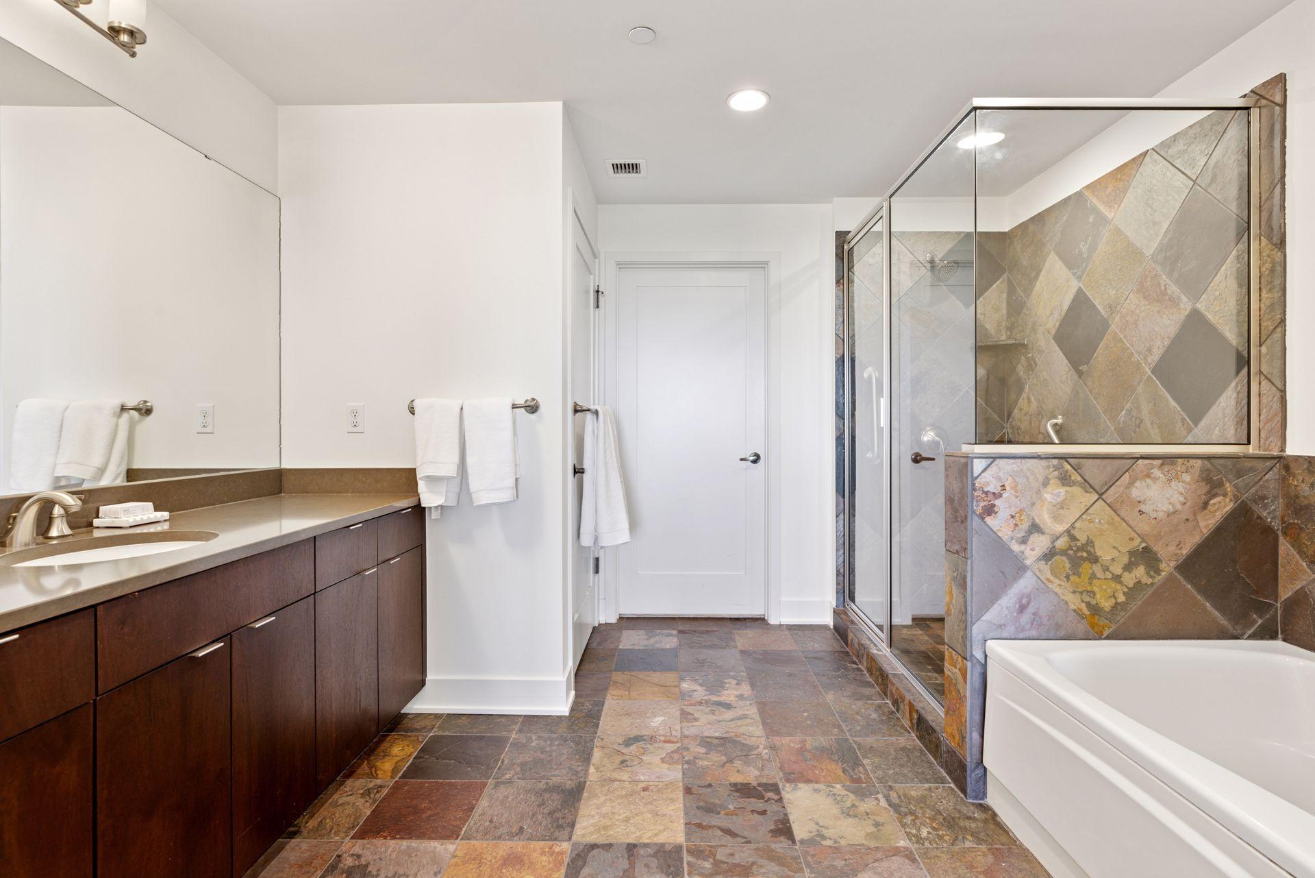100 3rd Avenue S Unit: 1401