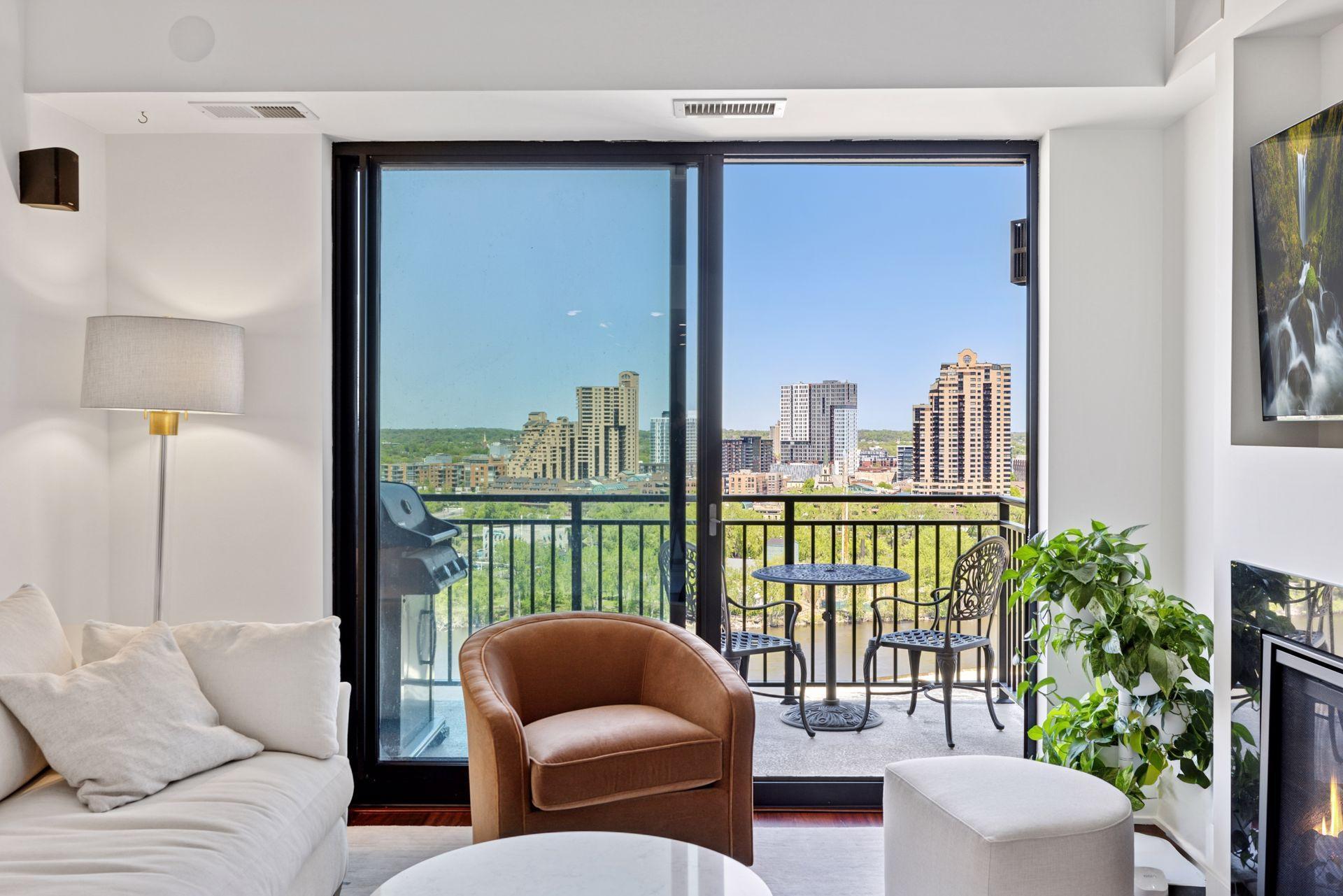 100 3rd Avenue S Unit: 1401