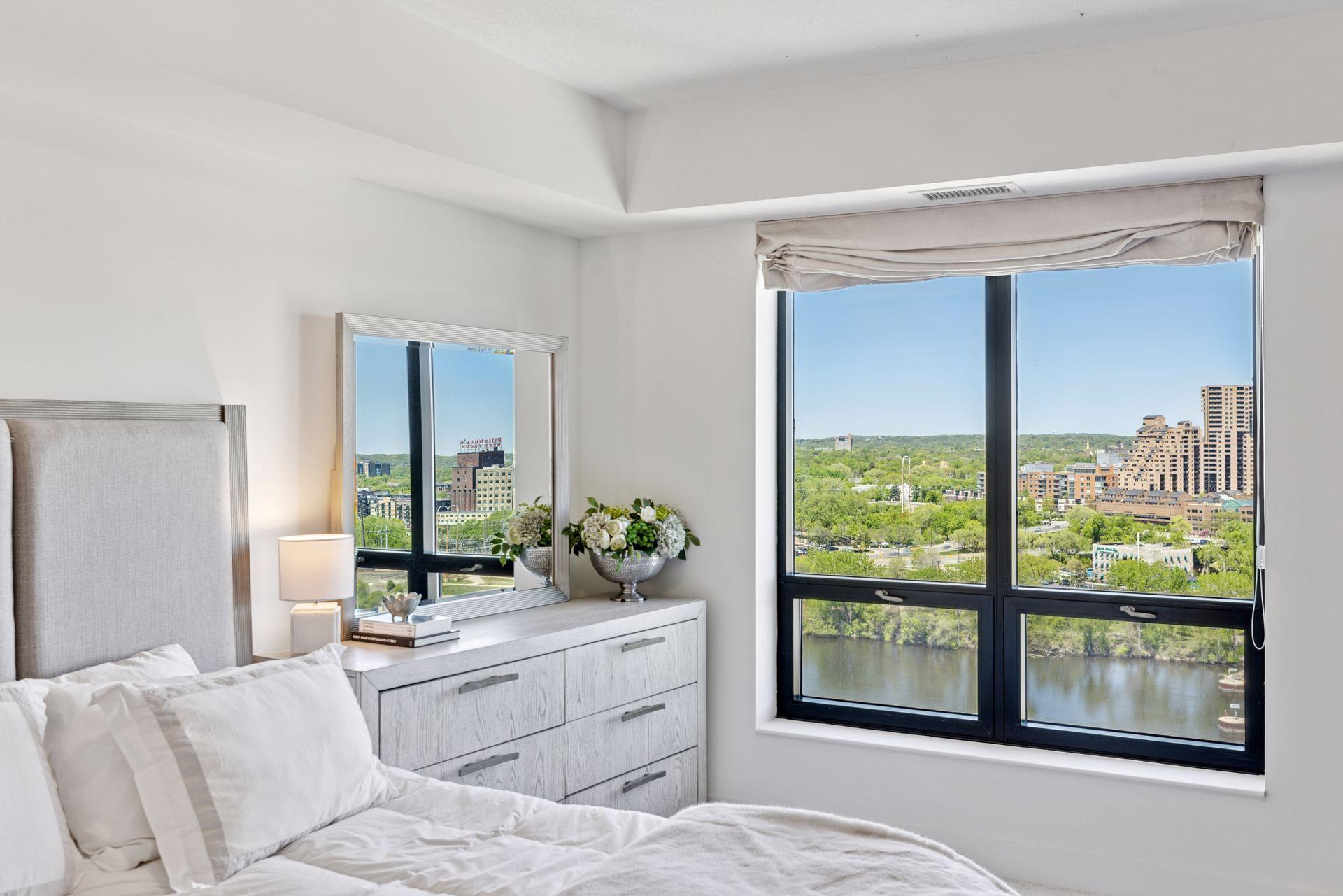 100 3rd Avenue S Unit: 1401