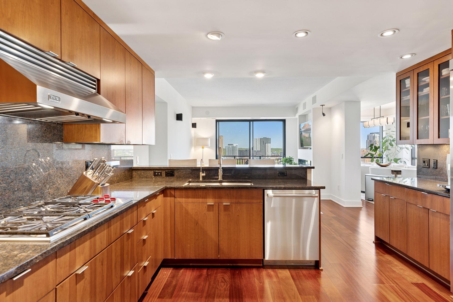 100 3rd Avenue S Unit: 1401