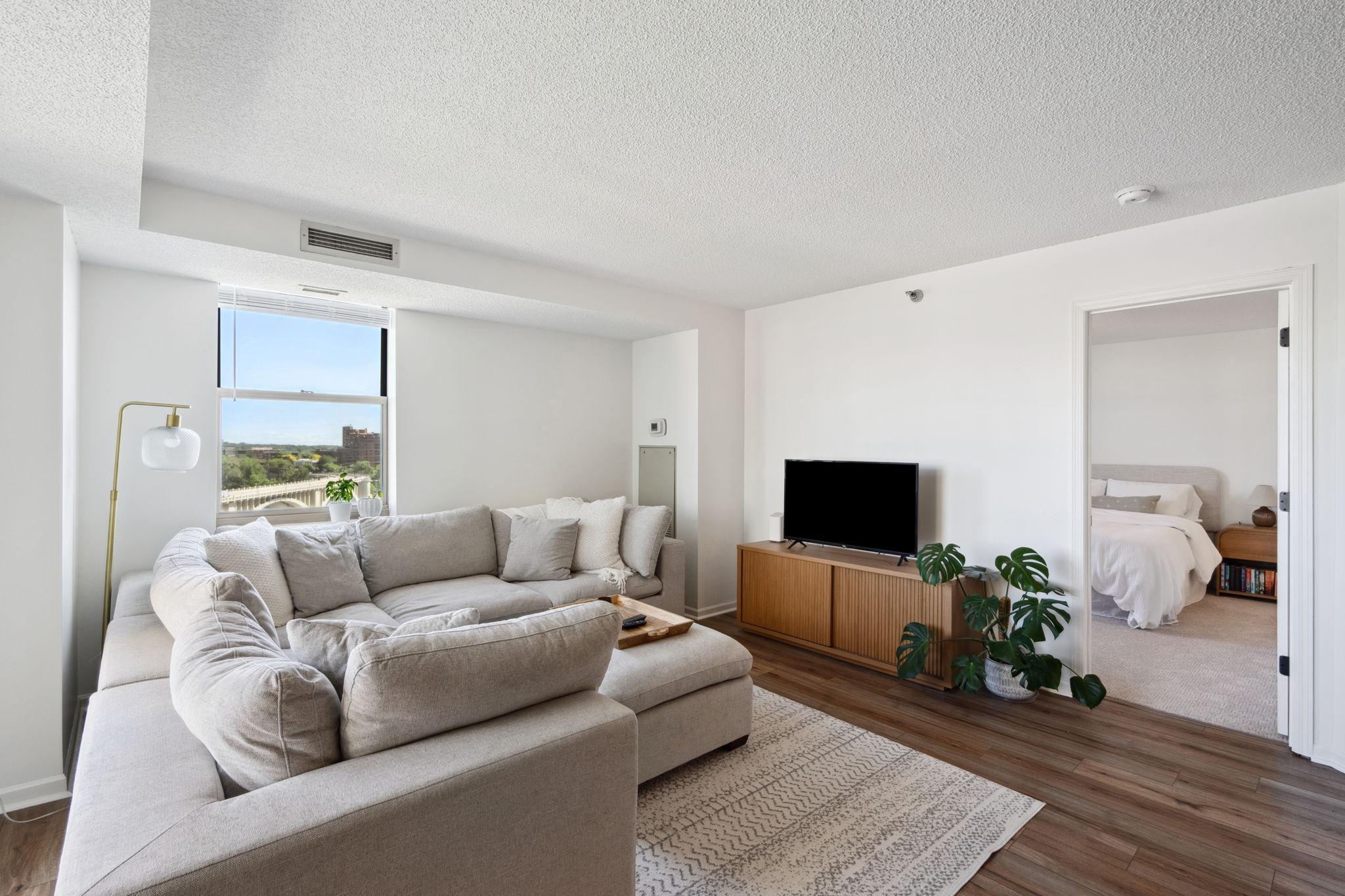 401 S 1st Street Unit: 922