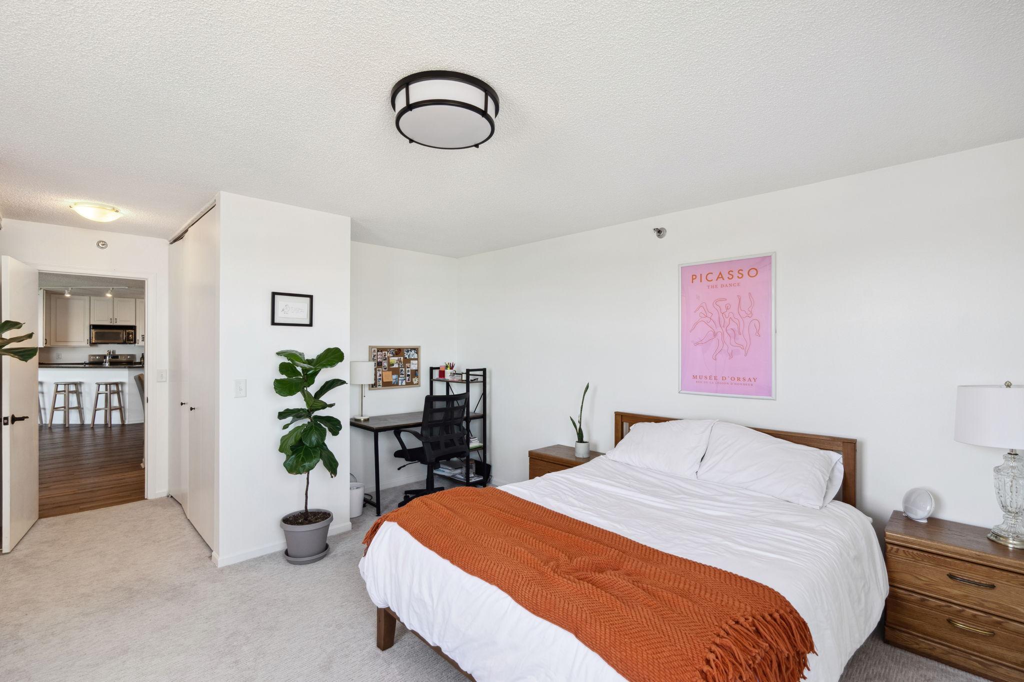 401 S 1st Street Unit: 922