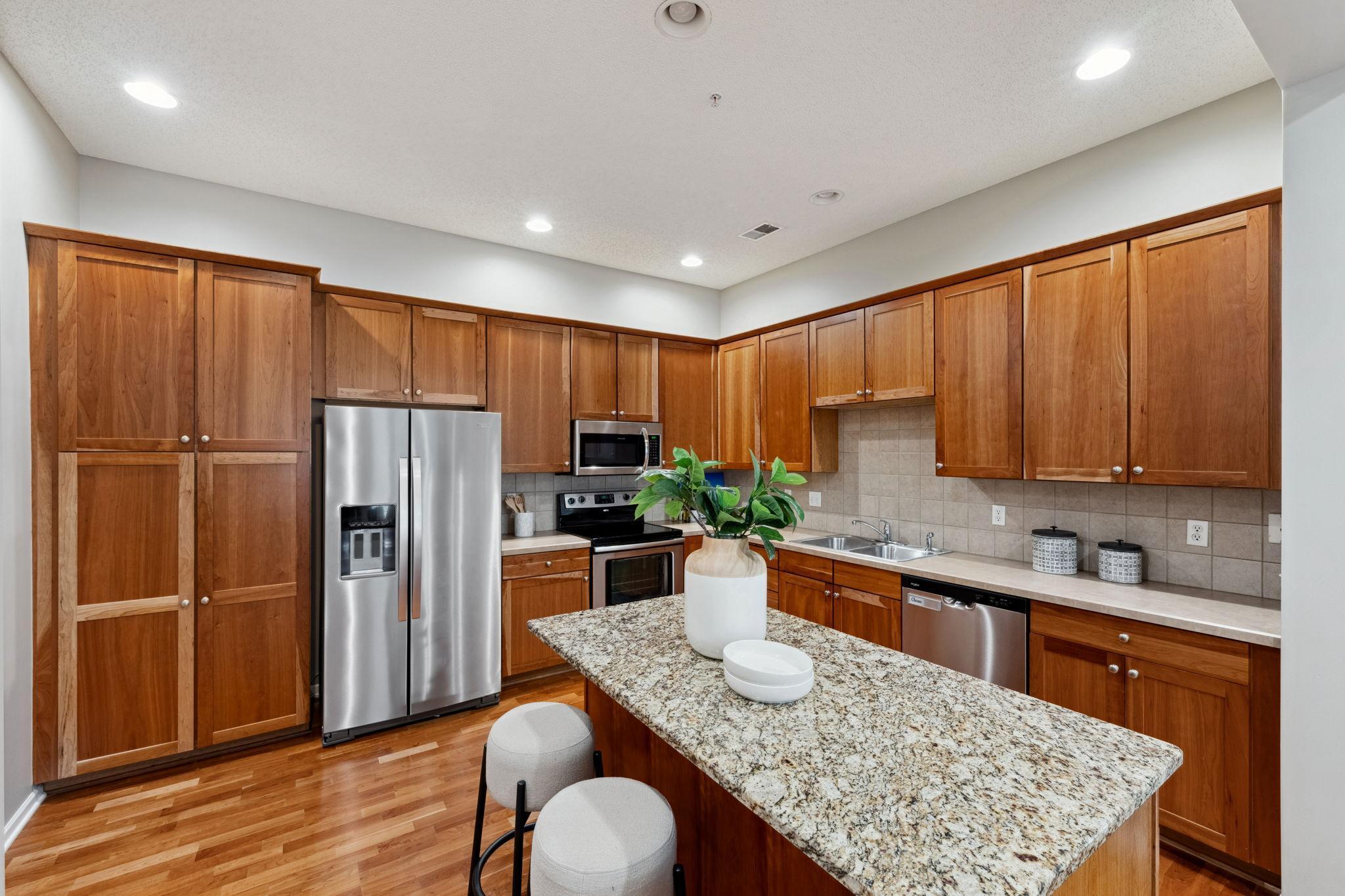 5900 Oxford Street Unit: 8