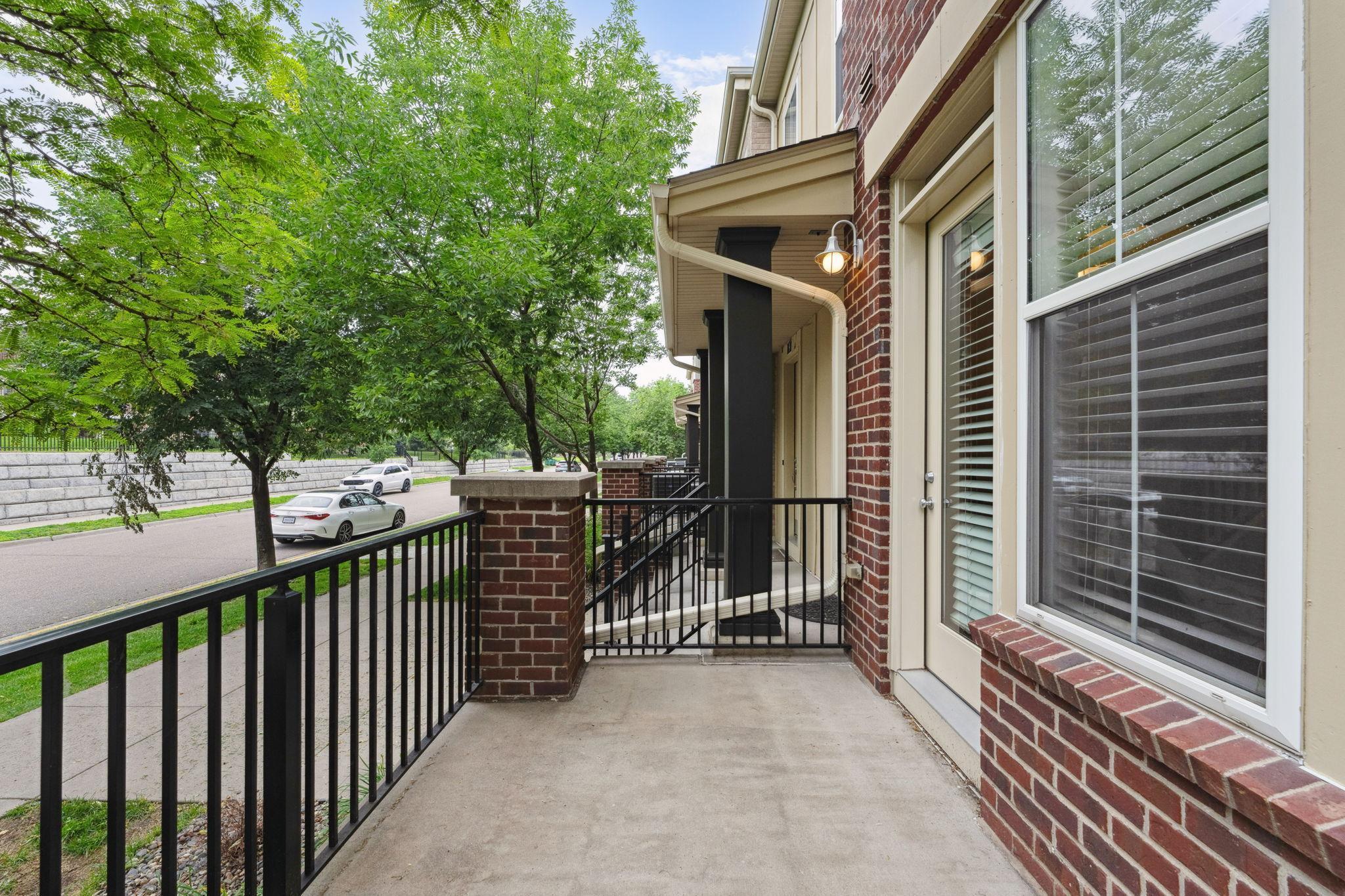 5900 Oxford Street Unit: 8