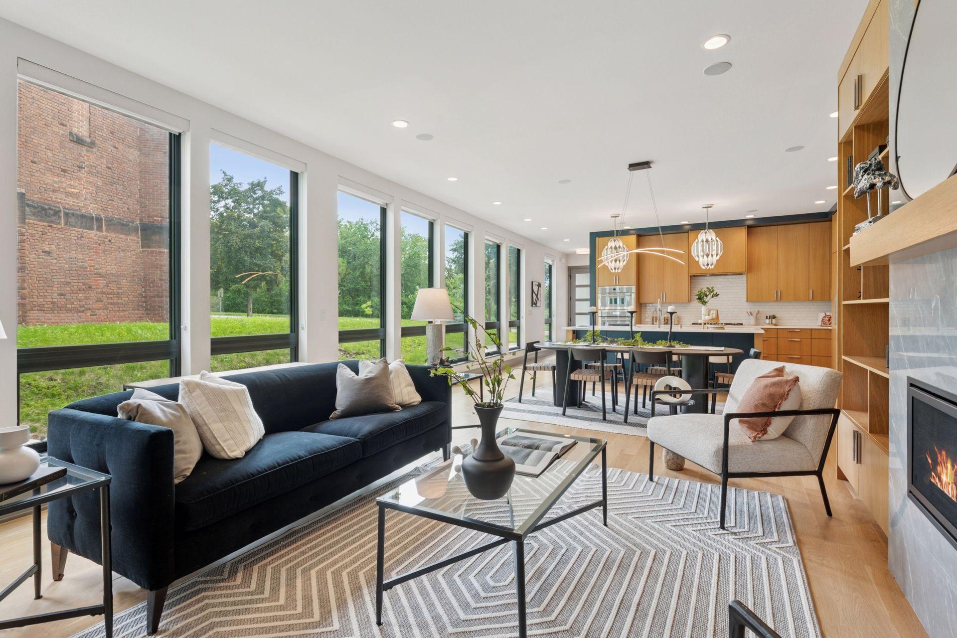 1726 Kenwood Parkway Unit: 100