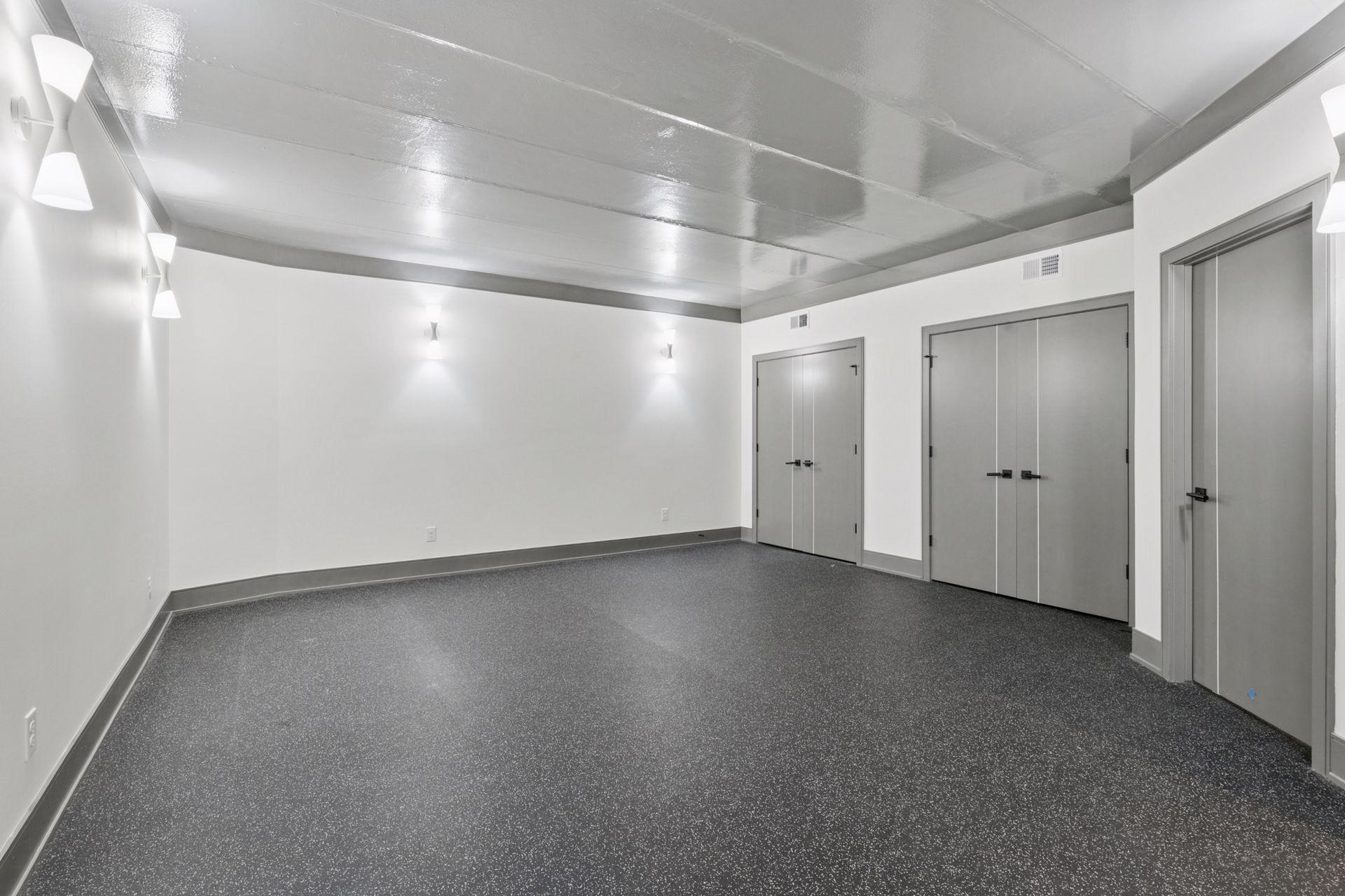 1726 Kenwood Parkway Unit: 100