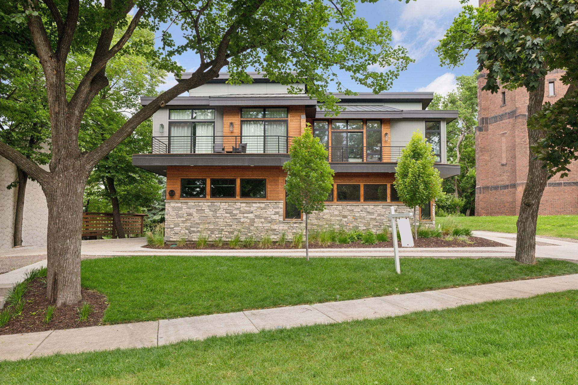 1726 Kenwood Parkway Unit: 100
