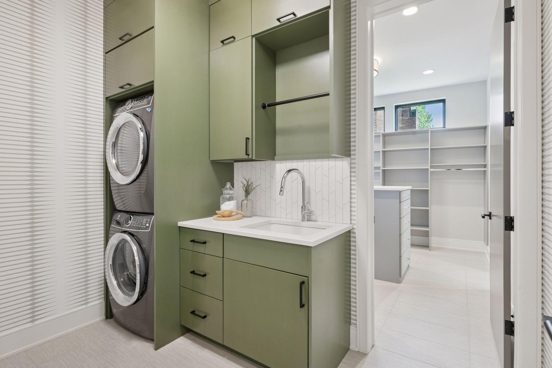 1726 Kenwood Parkway Unit: 100