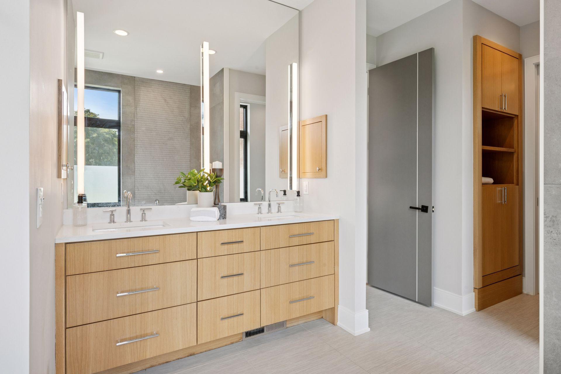 1726 Kenwood Parkway Unit: 100