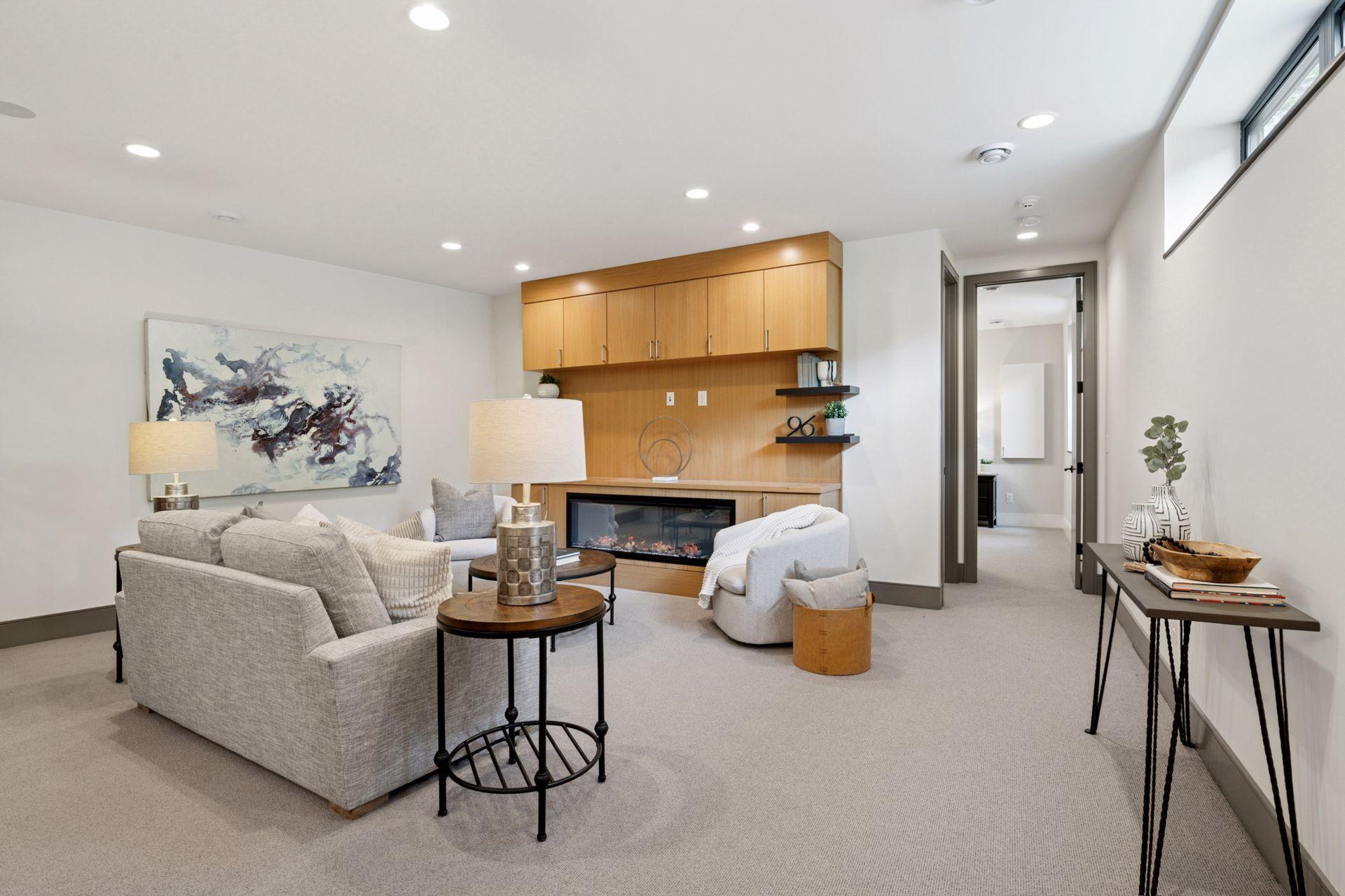 1726 Kenwood Parkway Unit: 100