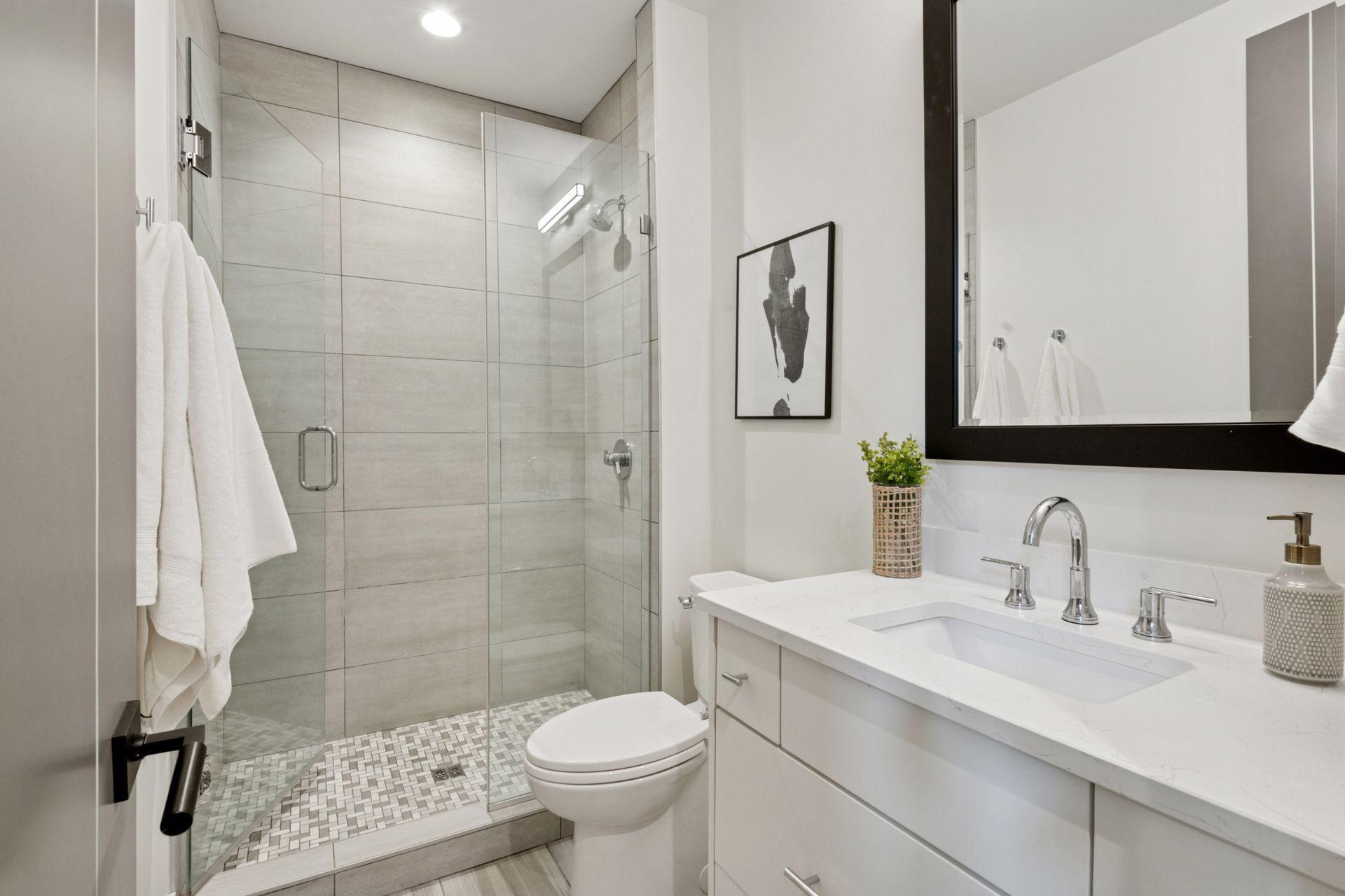 1726 Kenwood Parkway Unit: 100