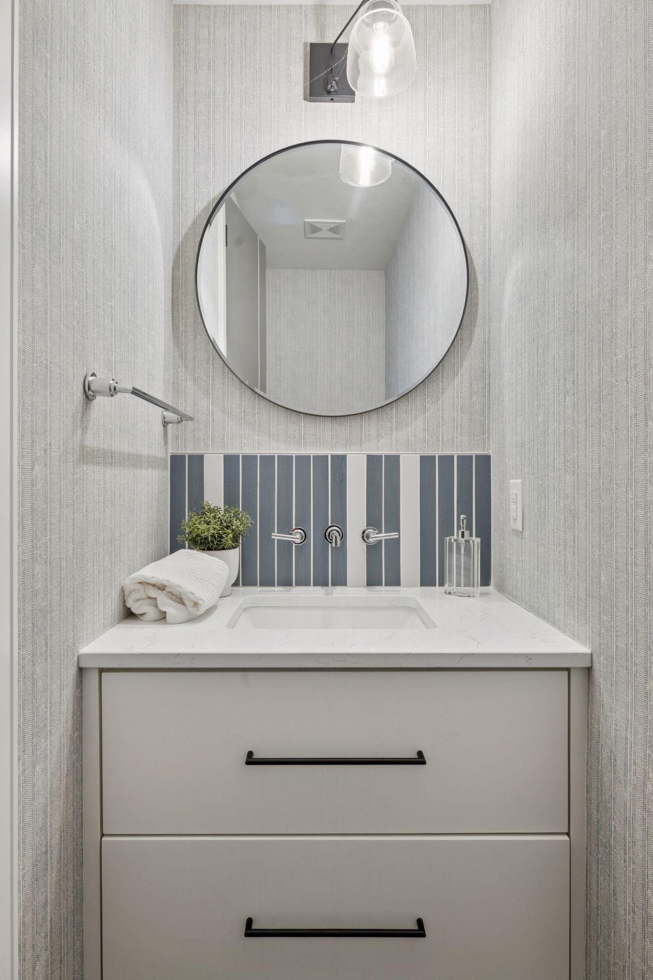 1726 Kenwood Parkway Unit: 100