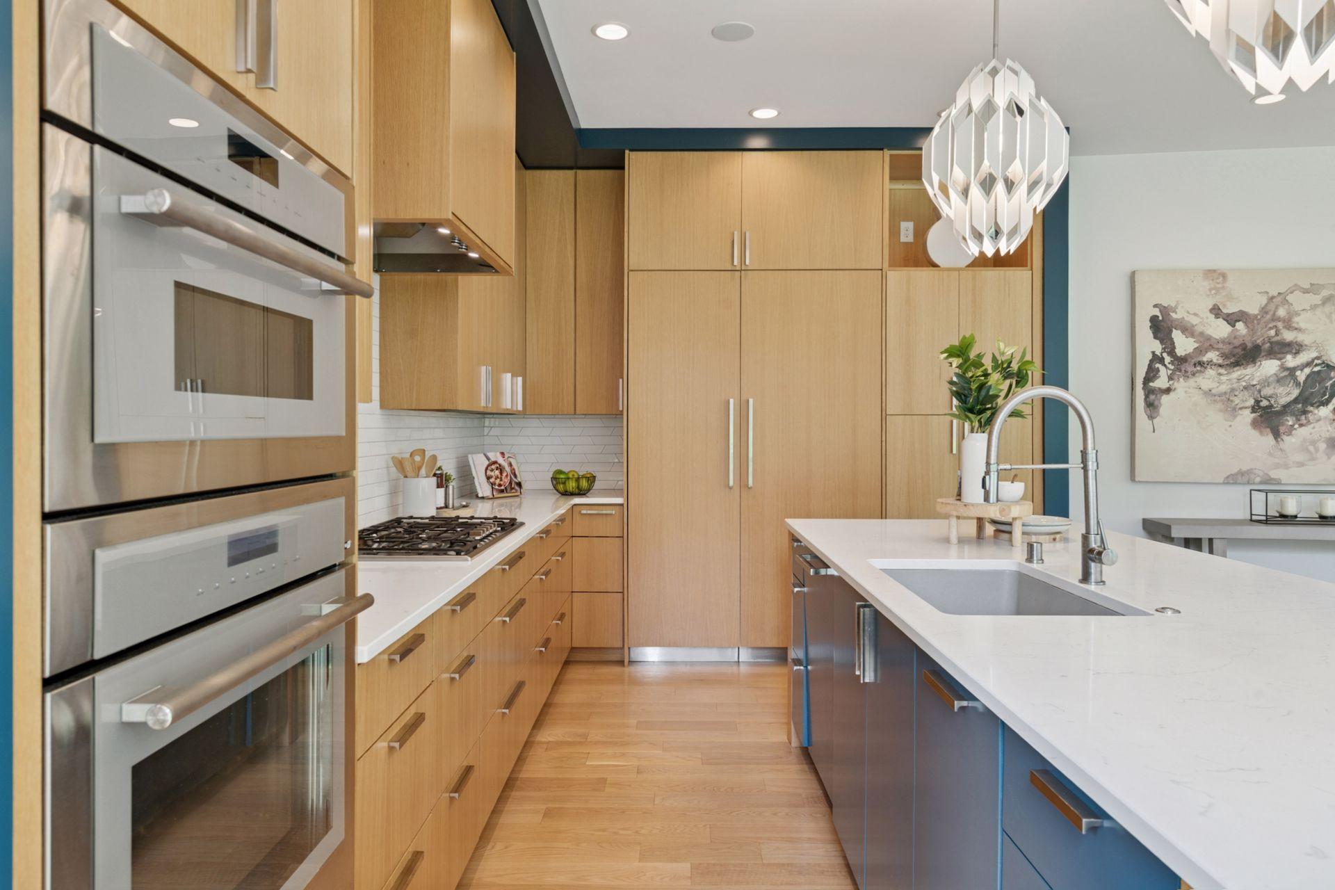 1726 Kenwood Parkway Unit: 100