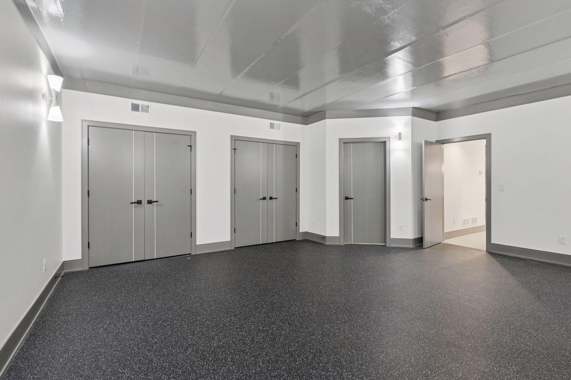 1726 Kenwood Parkway Unit: 100